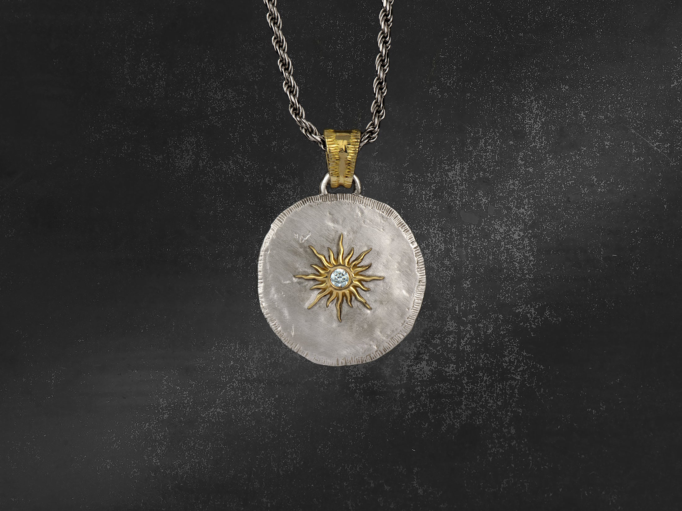 Pendentif Solis Lux rond GM soleil diamant