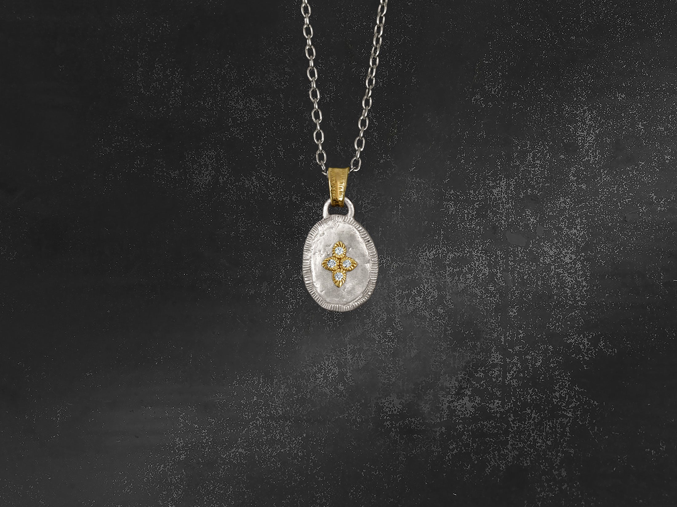 Pendentif Solis Lux ovale mini etoile diamant