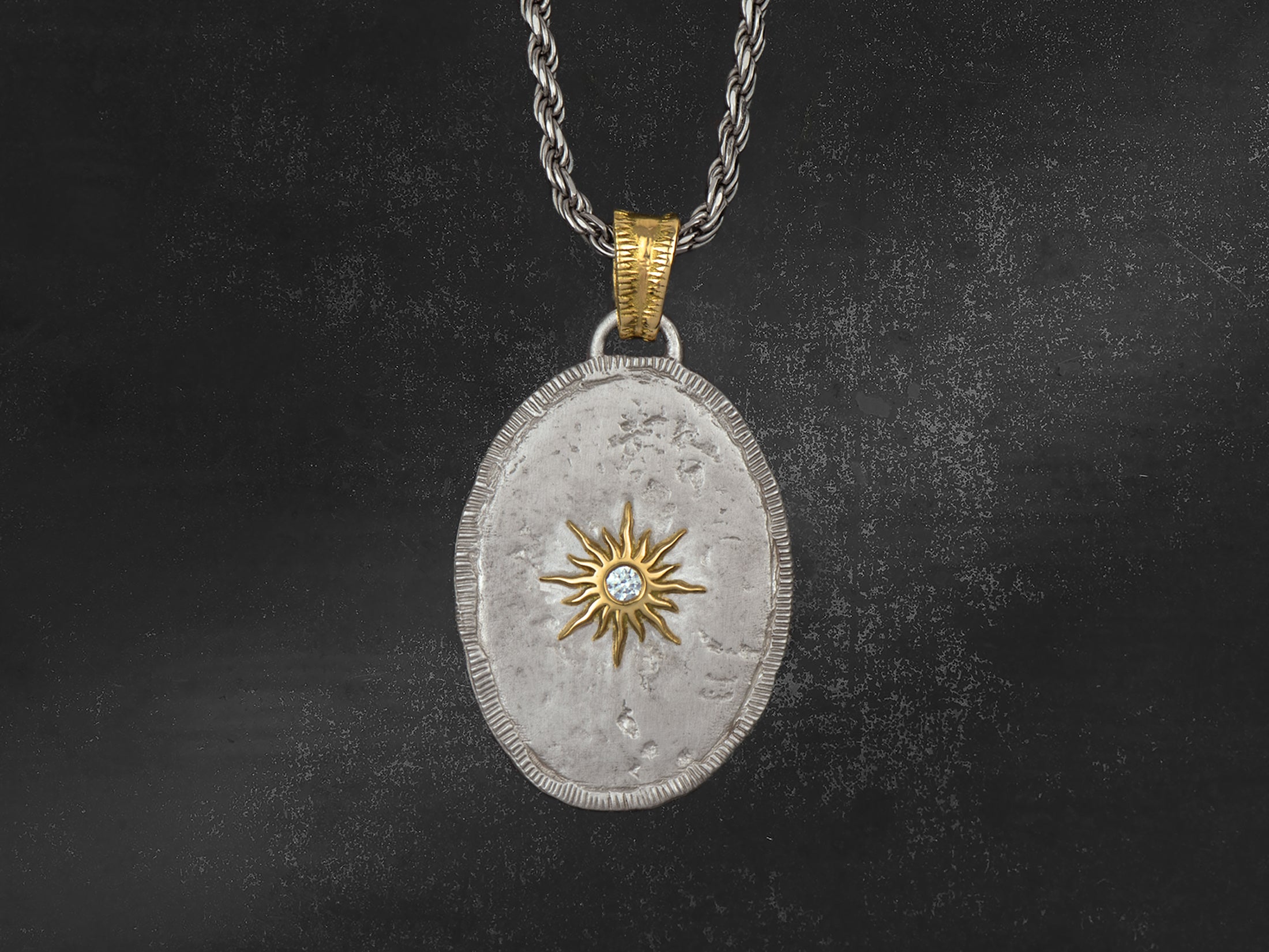 Pendentif Solis Lux ovale MM soleil diamant