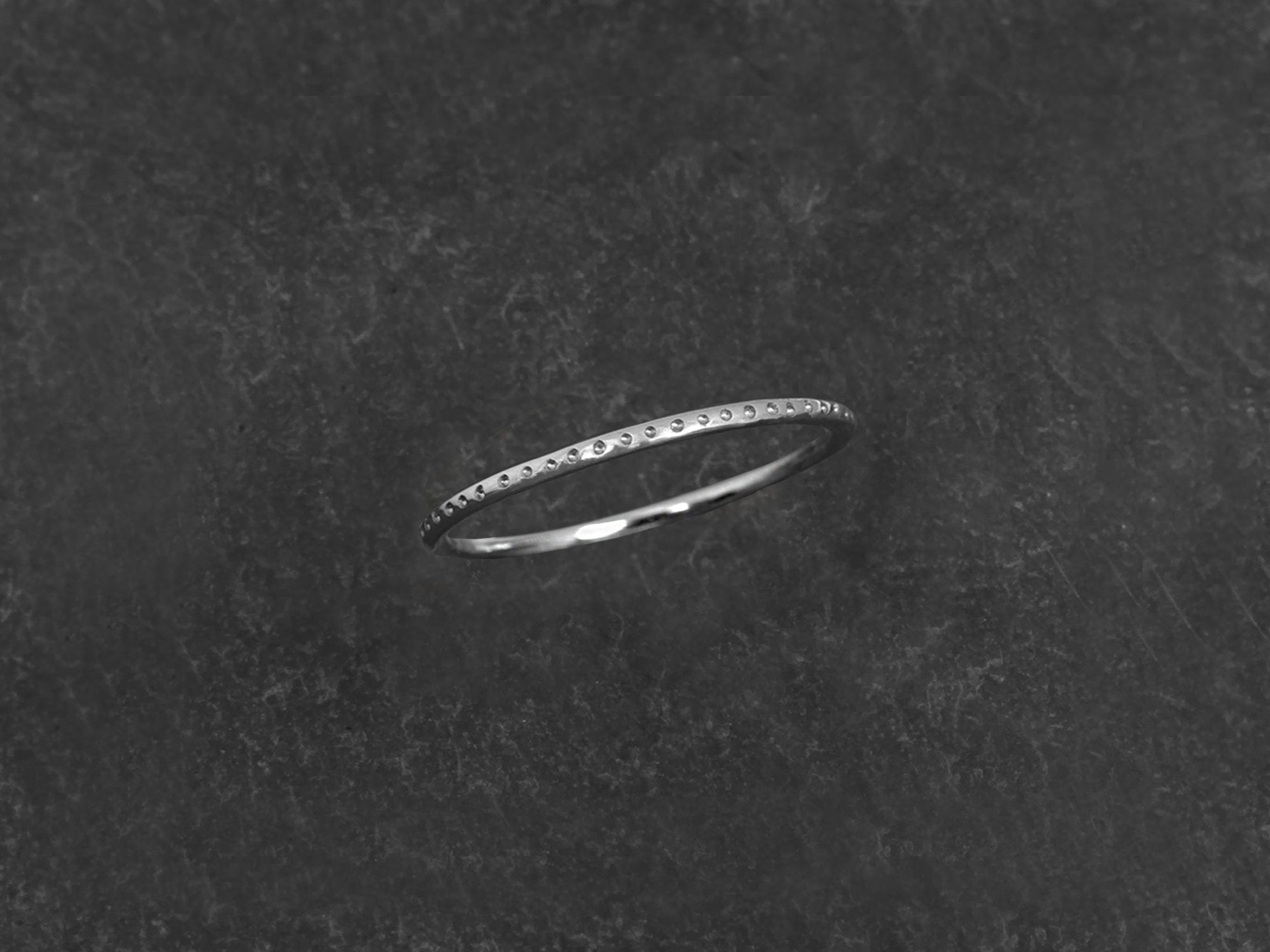 Bague Dots PM platine — bijou signature Emmanuelle Zysman en argent ou vermeil, élégant et intemporel