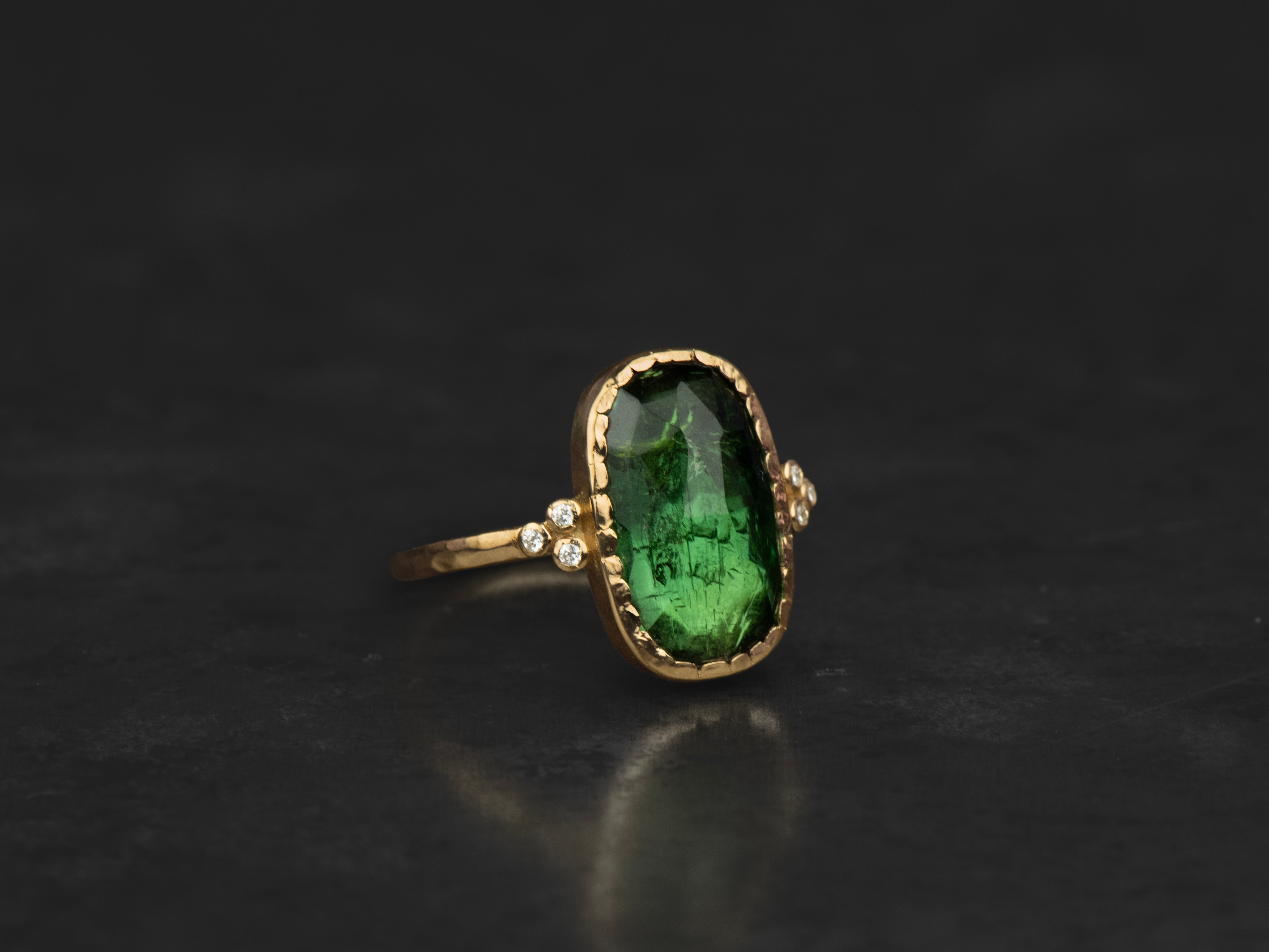Bague Queen diamants et tourmaline verte 4,23cts or jaune