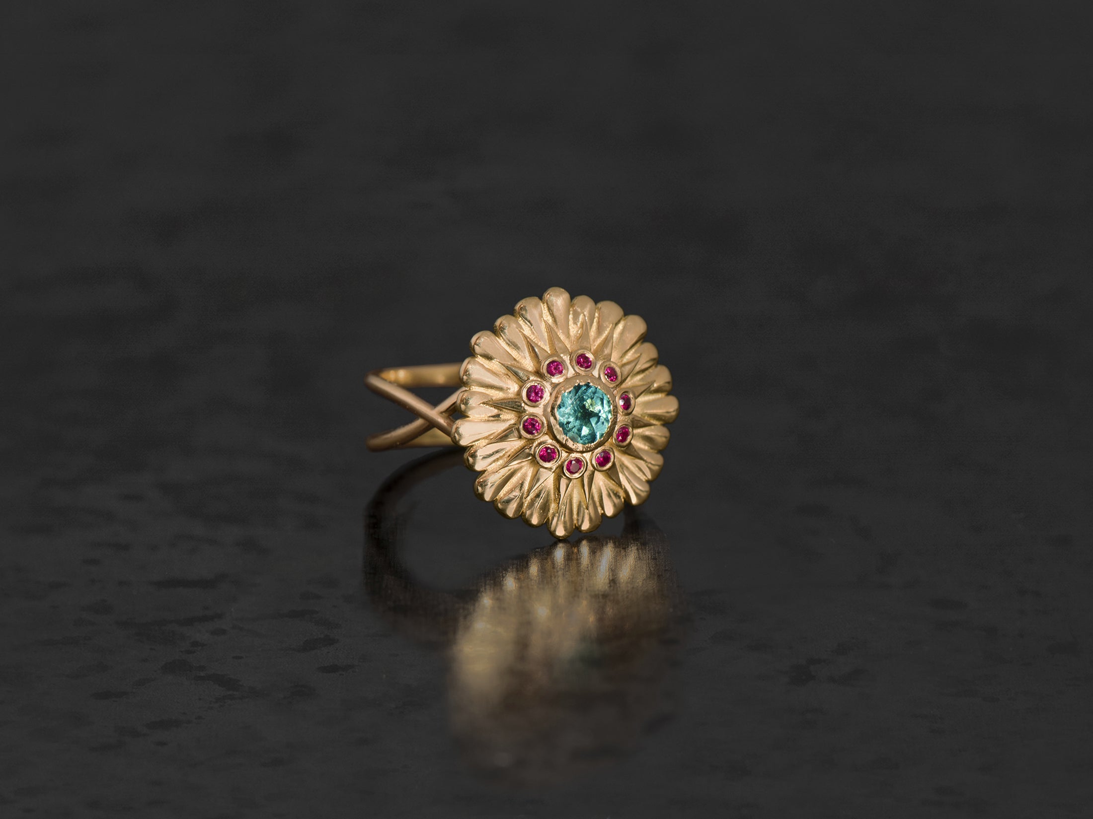 Bague Sacha tourmaline 0,15cts et rubis or jaune – bijou artisanal signé Emmanuelle Zysman