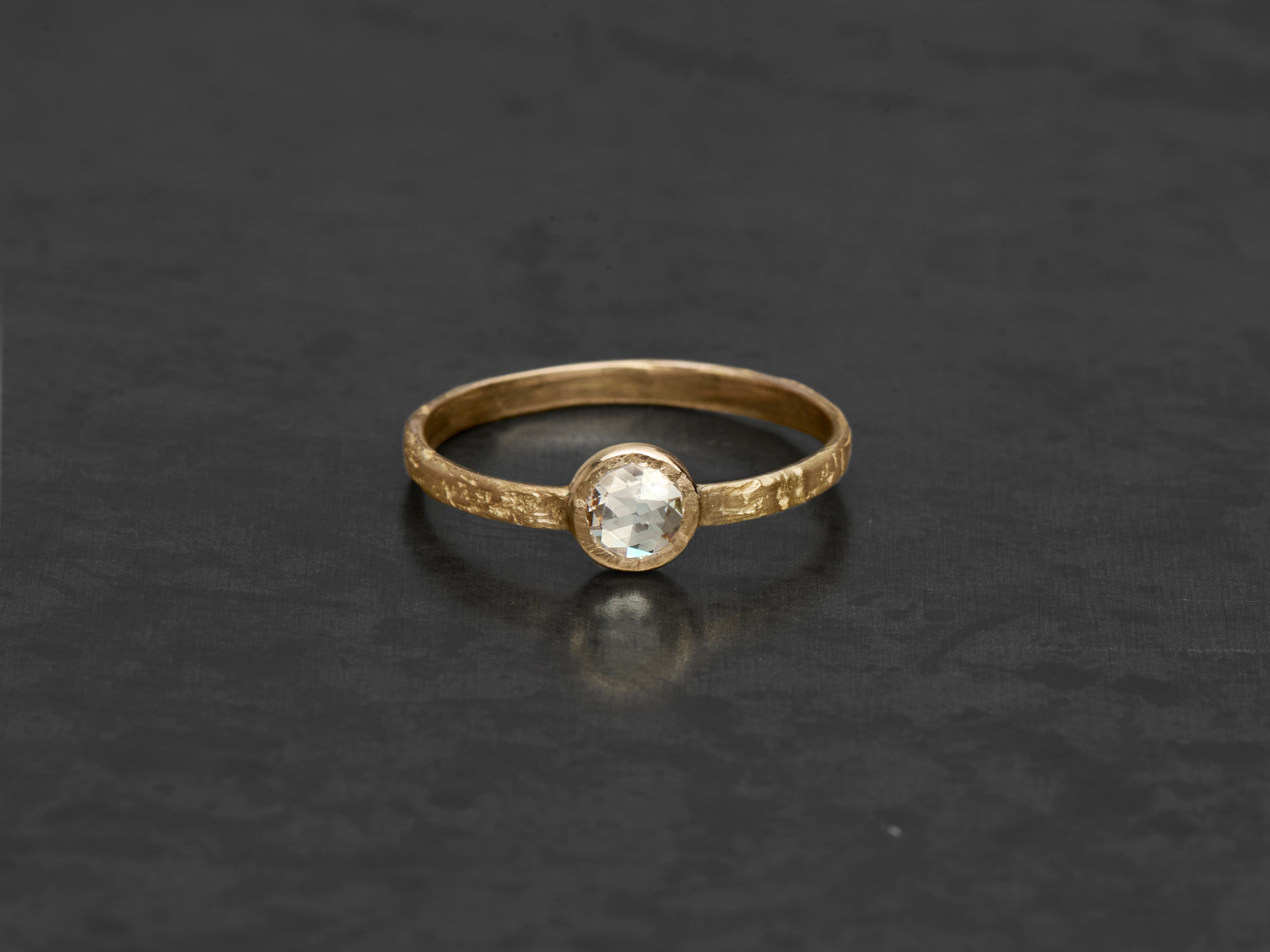 Bague Mon Chéri diamant rosecut 0,25cts martelé pierre or jaune