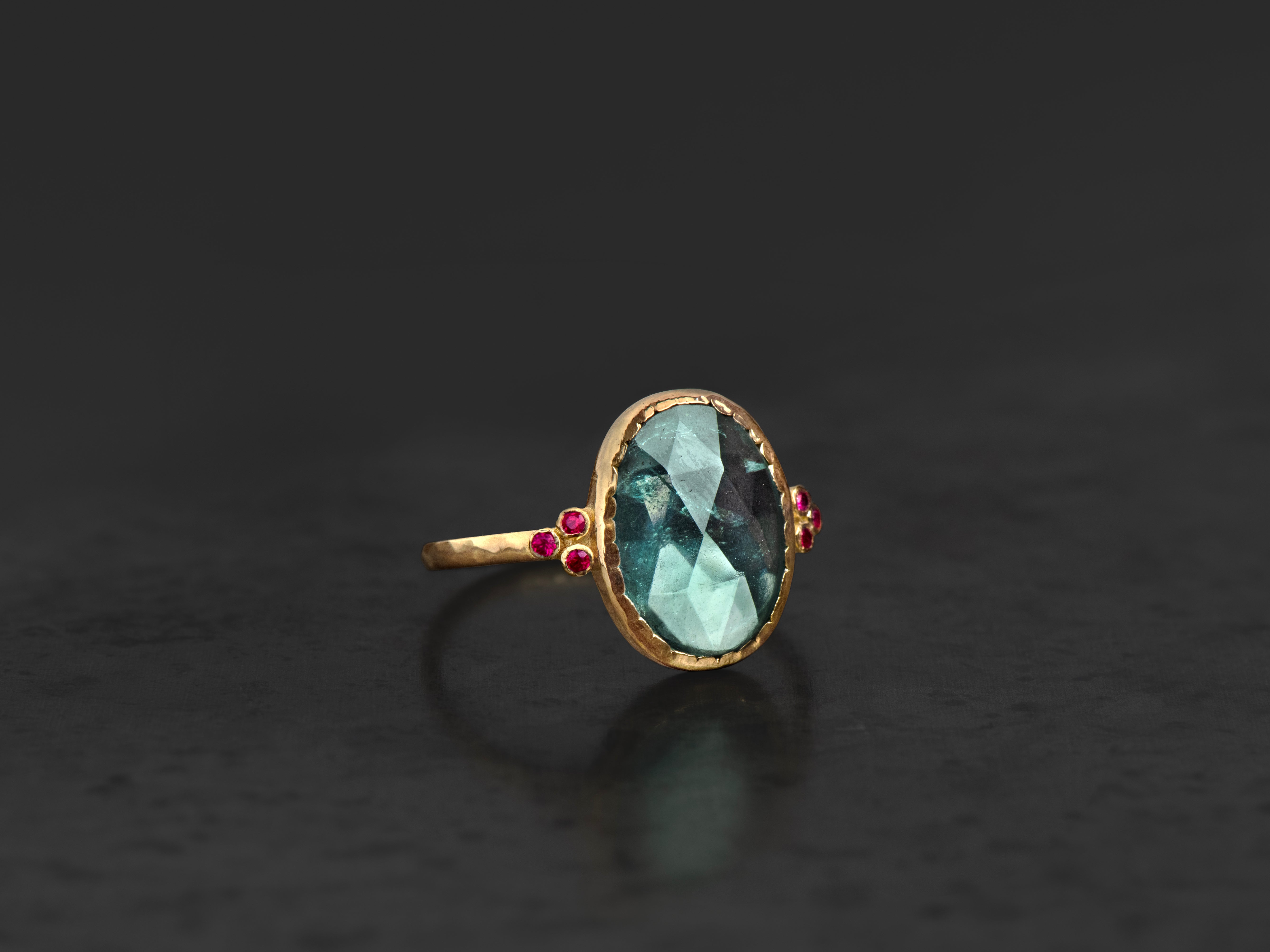 Bague Queen rubis et tourmaline bleue ovale 1,96cts or jaune