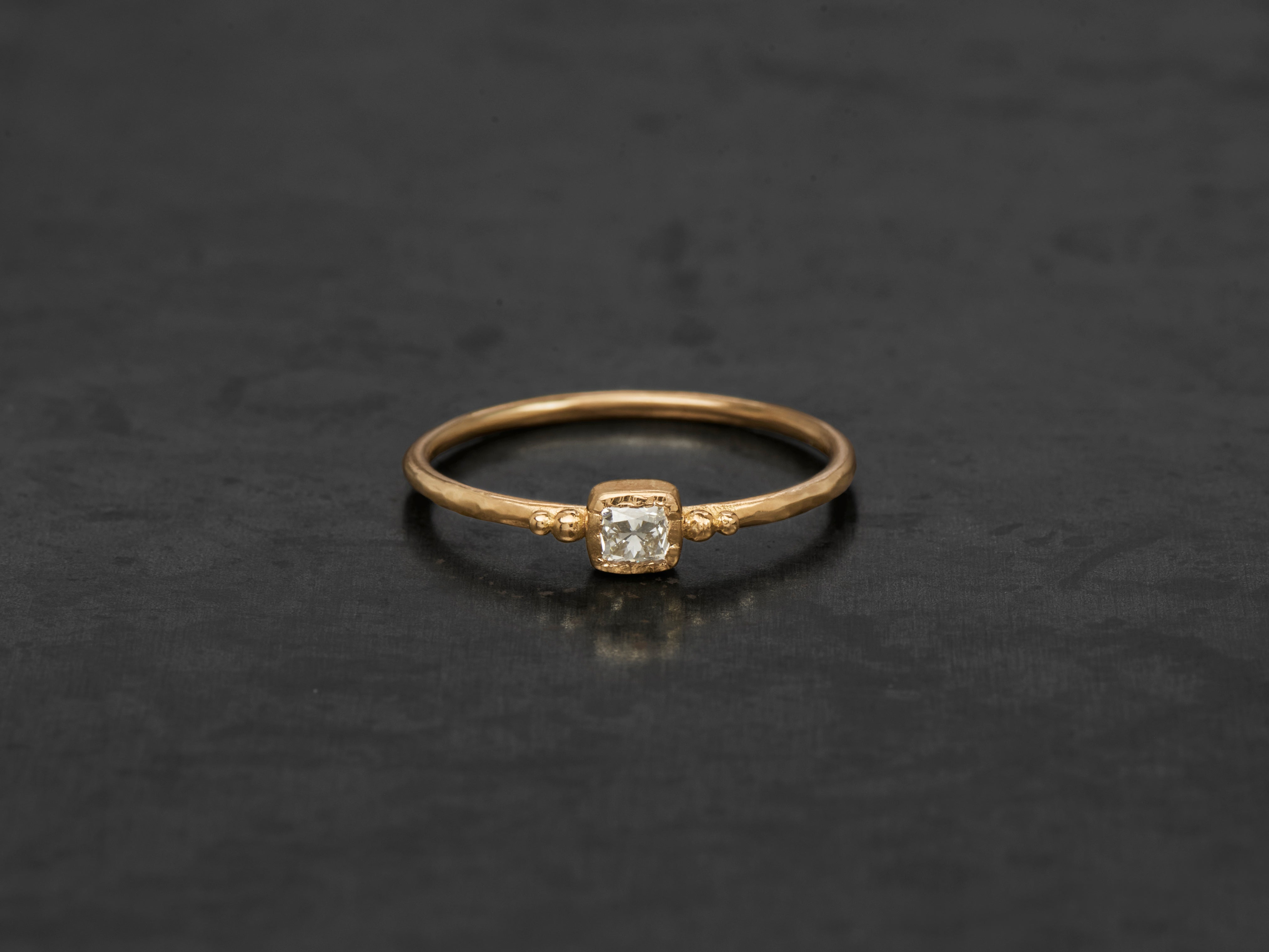 Rhea Ring with 0.22-carat cushion-cut diamond, yellow gold