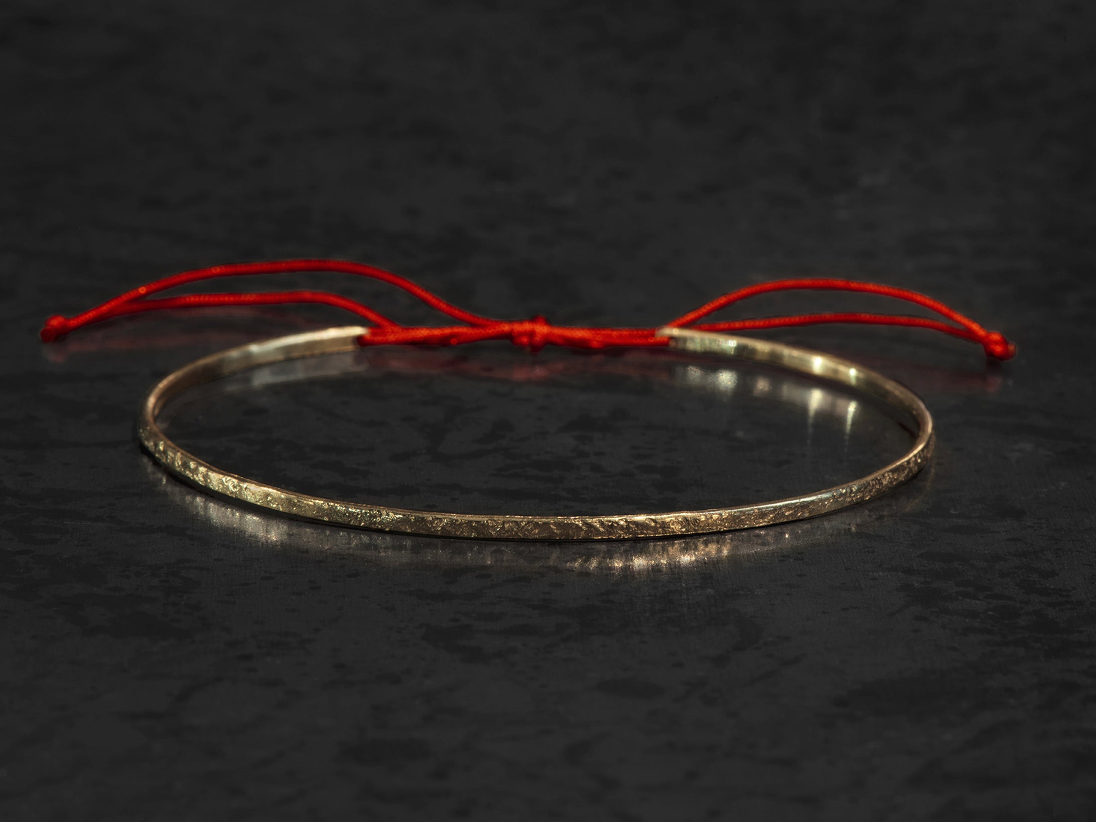 Bracelet Shan martelé pierre plaqué or — bijou signature Emmanuelle Zysman en argent ou vermeil, élégant et intemporel