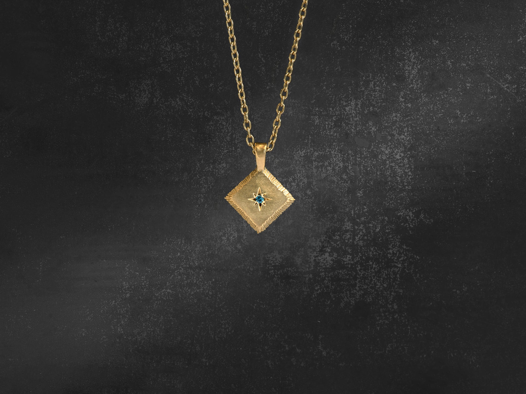 Collier Adama vermeil et diamant bleu – bijou artisanal signé Emmanuelle Zysman