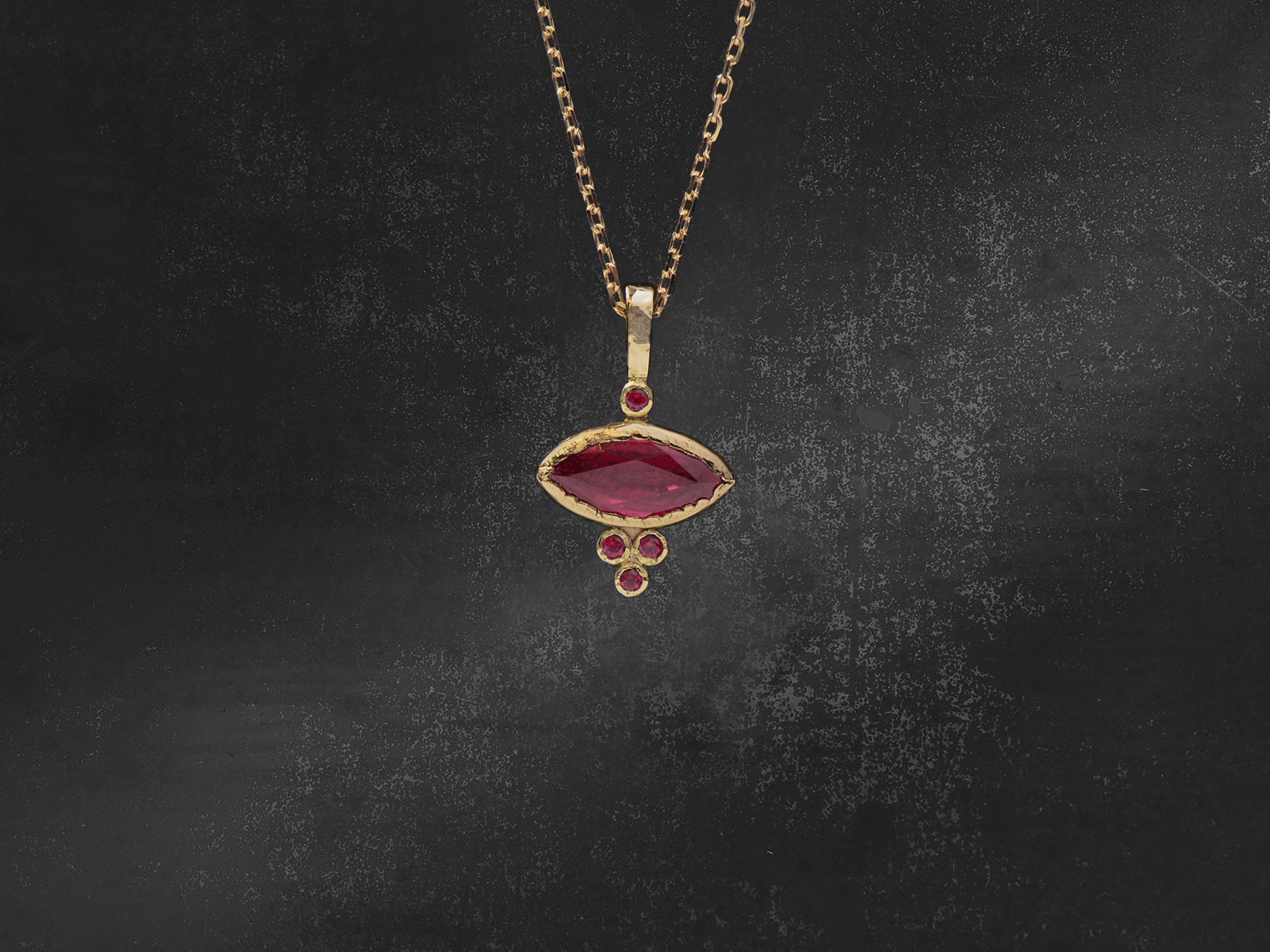Collier Samarcande Marquise rubis or jaune – bijou artisanal signé Emmanuelle Zysman