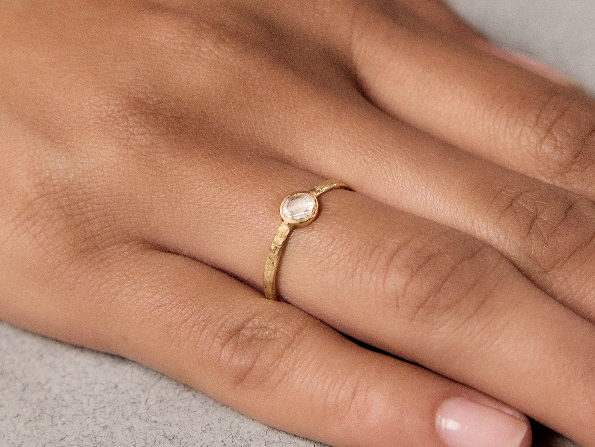 Bague Mon Chéri diamant rosecut 0,25cts martelé pierre or jaune
