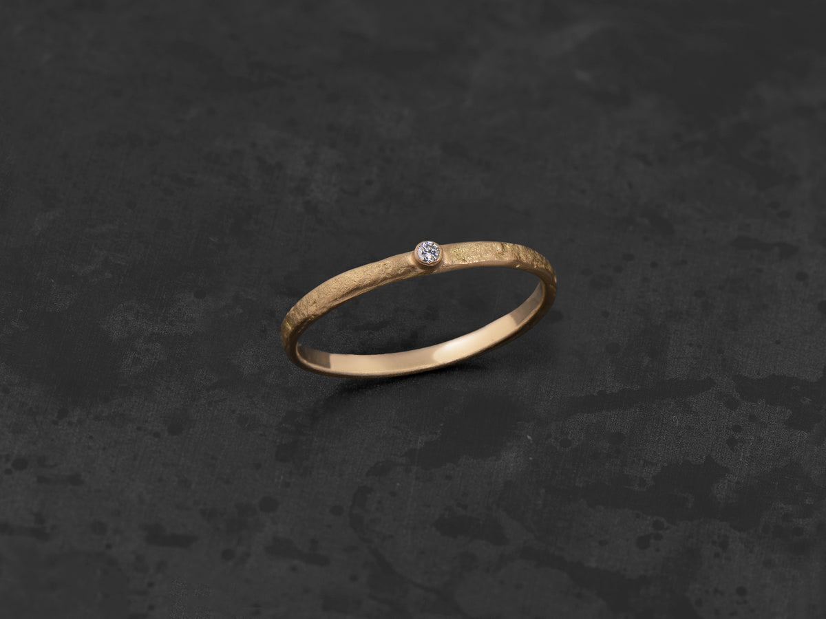 Mon Chéri hammered diamond yellow gold ring