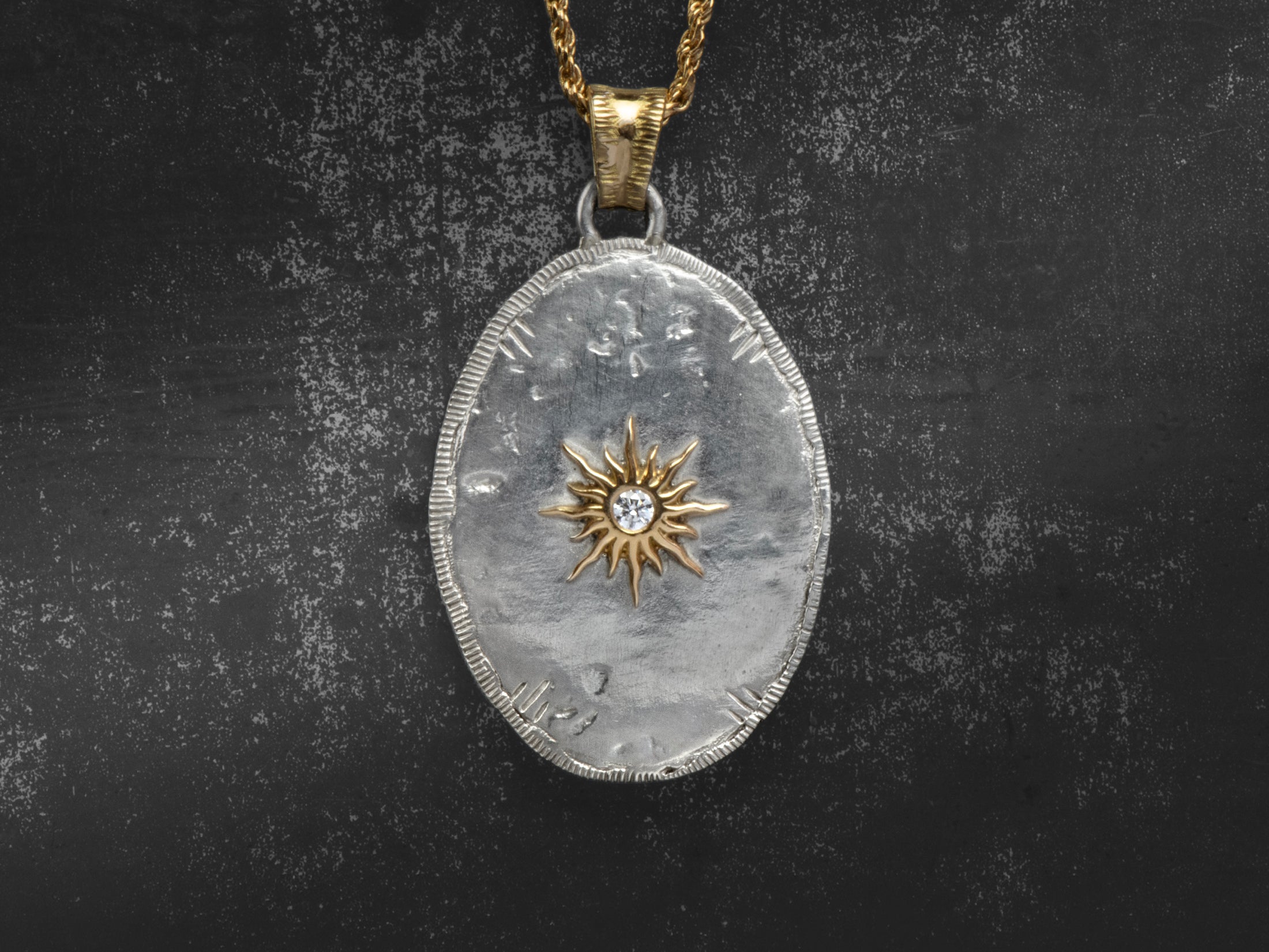 Pendentif Solis Lux ovale GM soleil diamant