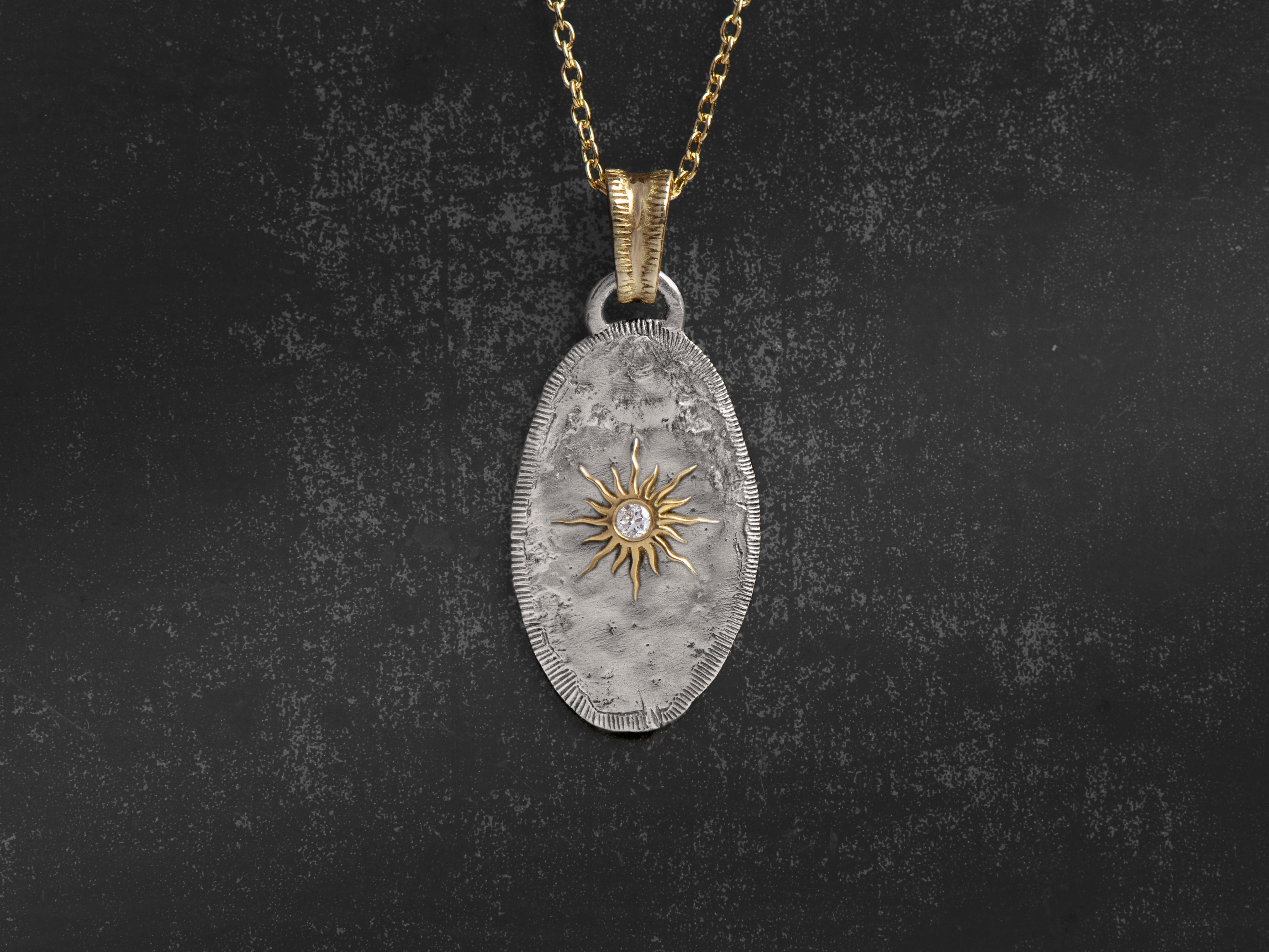 Pendentif Solis Lux ovale PM soleil diamant