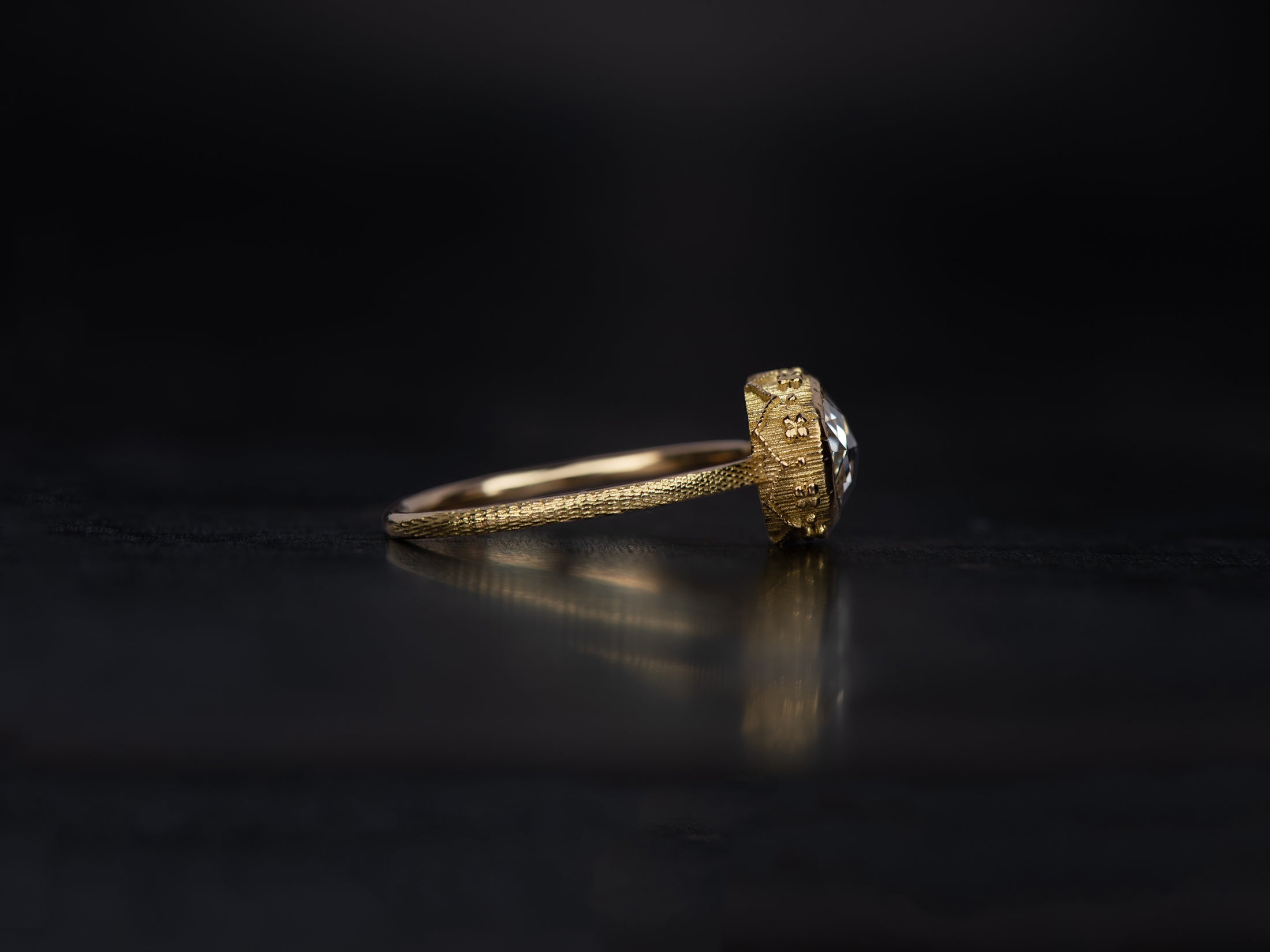 Bague Syracuse diamant ovale rosecut 1,18cts or jaune