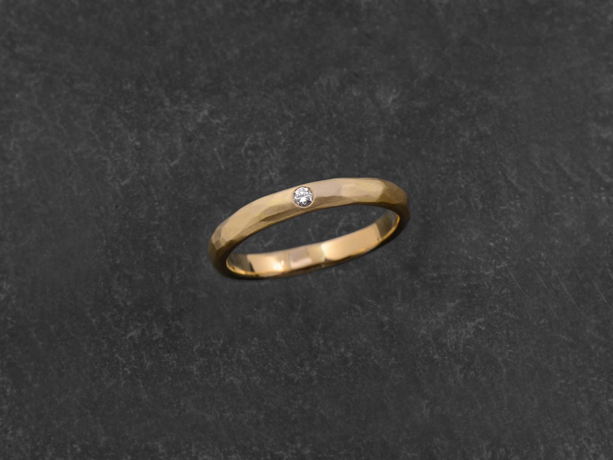 Alliance martelée Lorelei or jaune — bijou signature Emmanuelle Zysman en argent ou vermeil, élégant et intemporel