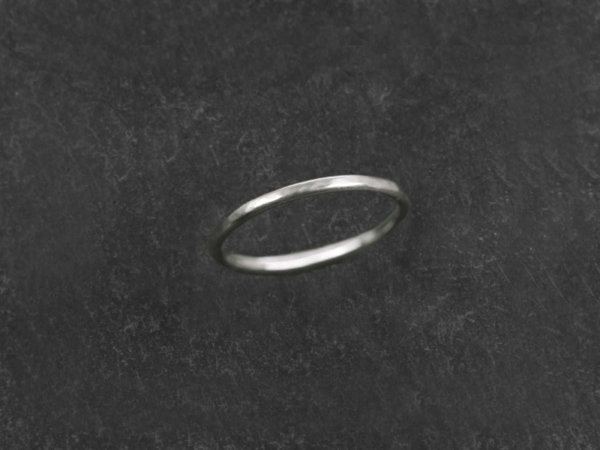 Alliance Mon Chéri Large Ronde homme — bijou signature Emmanuelle Zysman en argent ou vermeil, élégant et intemporel