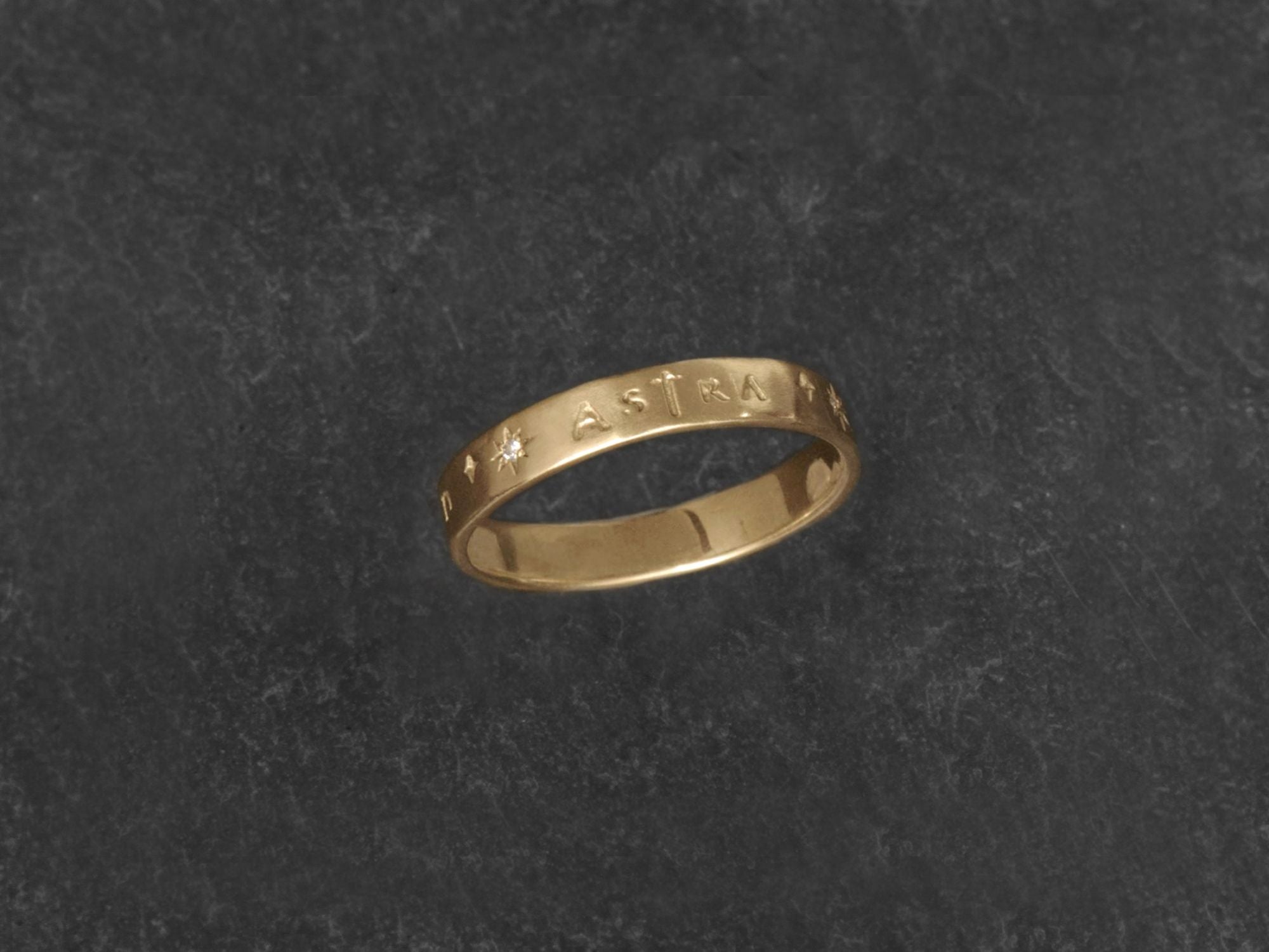 Anneau Devise Ad Astra diamants or jaune — bijou signature Emmanuelle Zysman en argent ou vermeil, élégant et intemporel