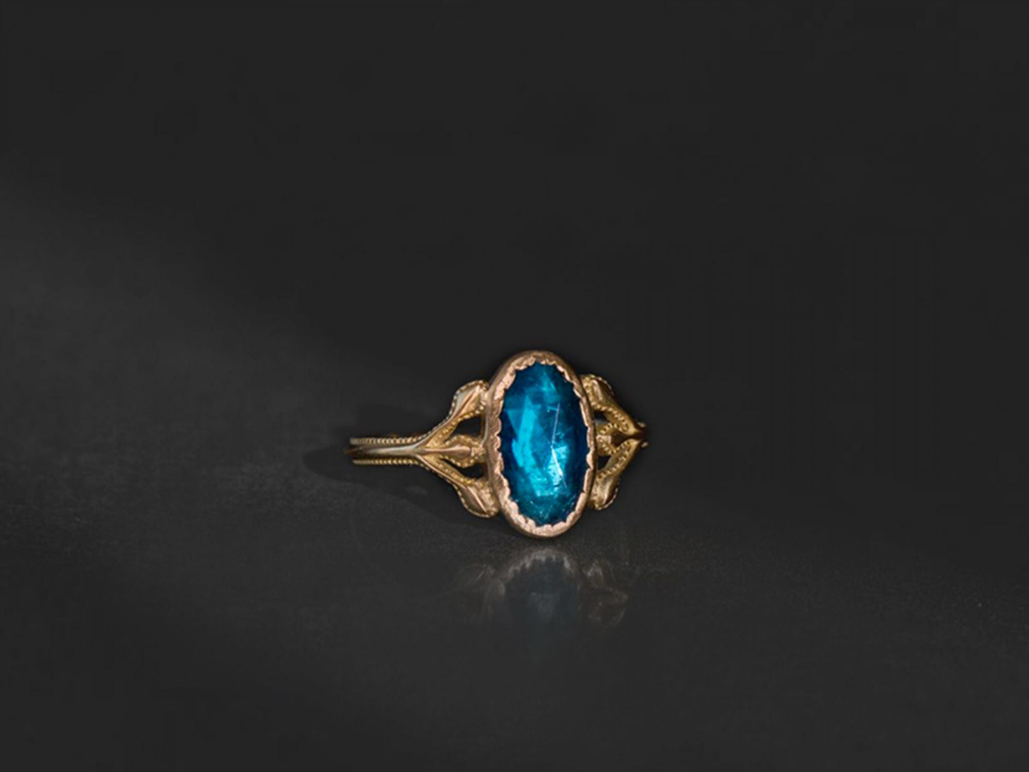 Bague Baby Diane tourmaline bleue ovale 1,43cts or jaune – bijou artisanal signé Emmanuelle Zysman