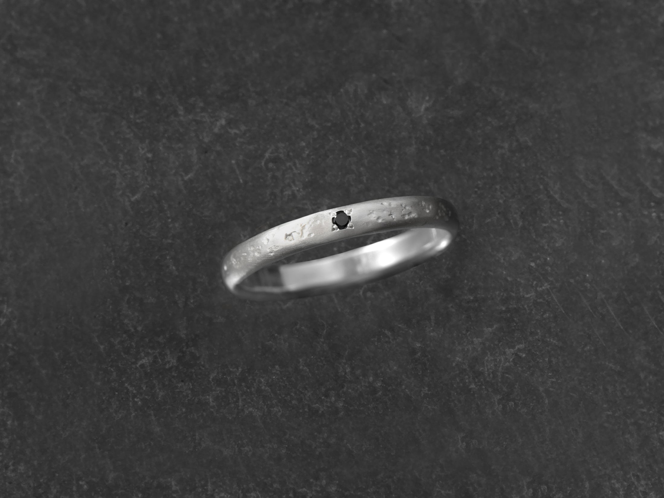 Bague Lorelei argent diamant noir homme — bijou signature Emmanuelle Zysman en argent ou vermeil, élégant et intemporel