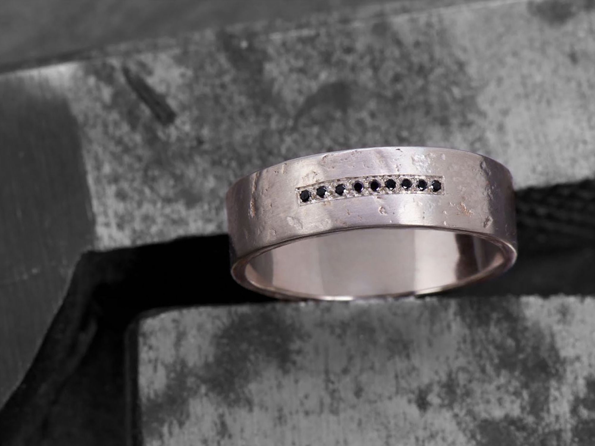 Bague Maxi Galatee or blanc diamant noir – bijou artisanal signé Emmanuelle Zysman