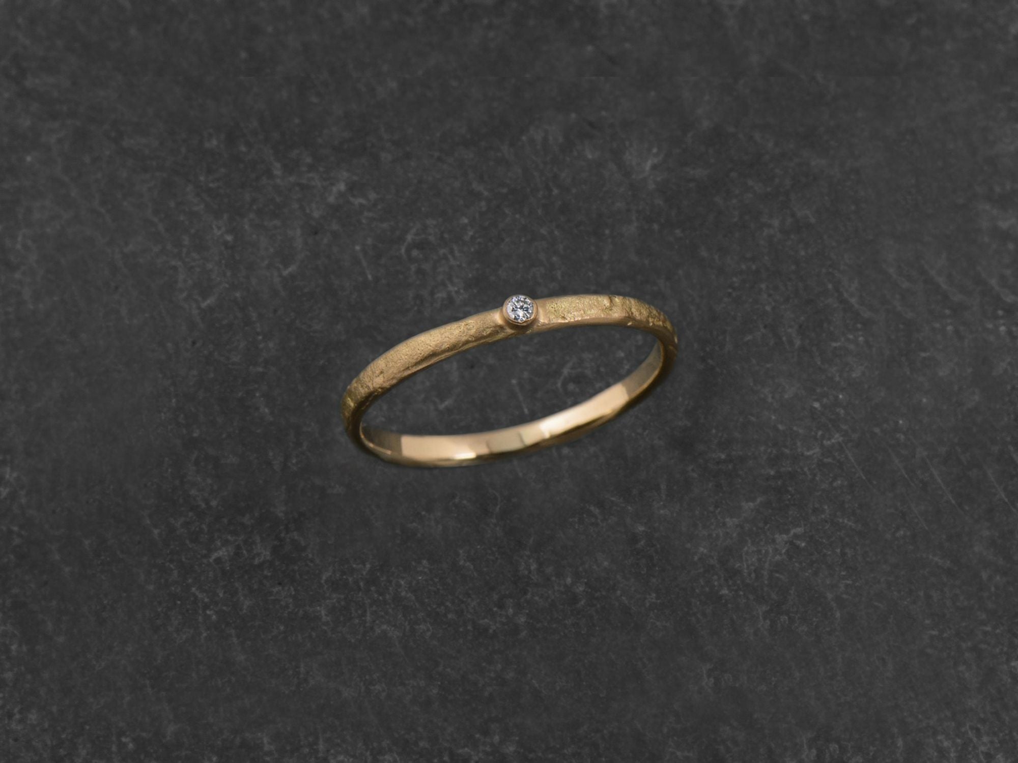 Bague Mon Chéri martelé pierre diamant or jaune — bijou signature Emmanuelle Zysman en argent ou vermeil, élégant et intemporel