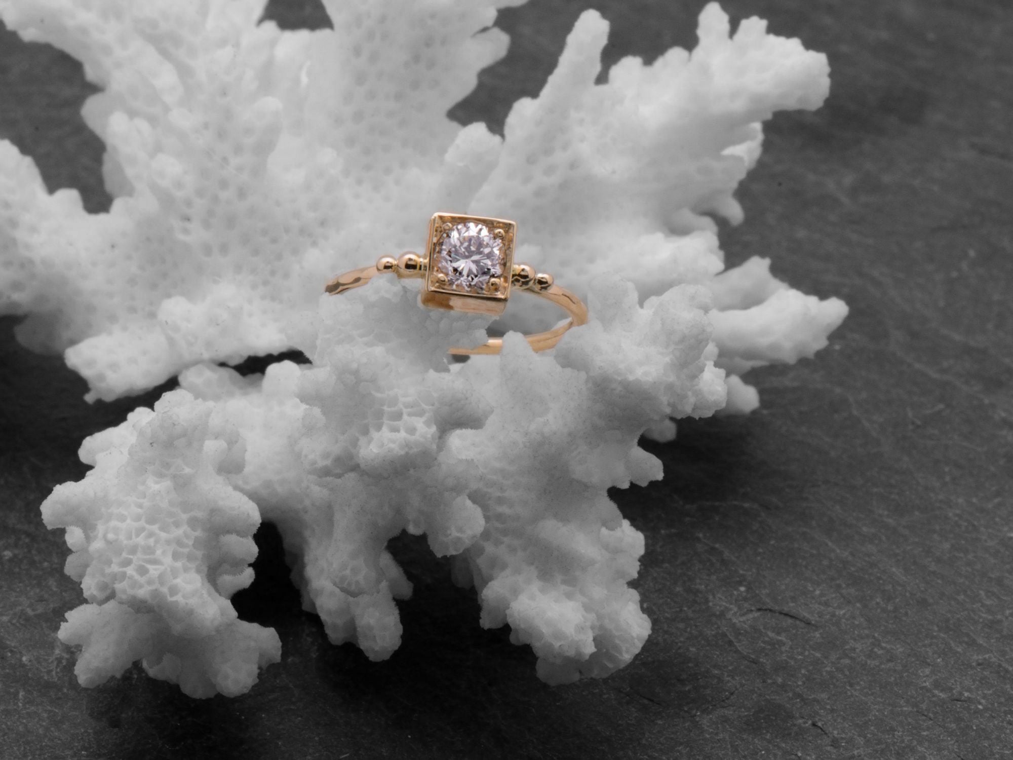 Bague Princesse serti grain – bijou artisanal signé Emmanuelle Zysman