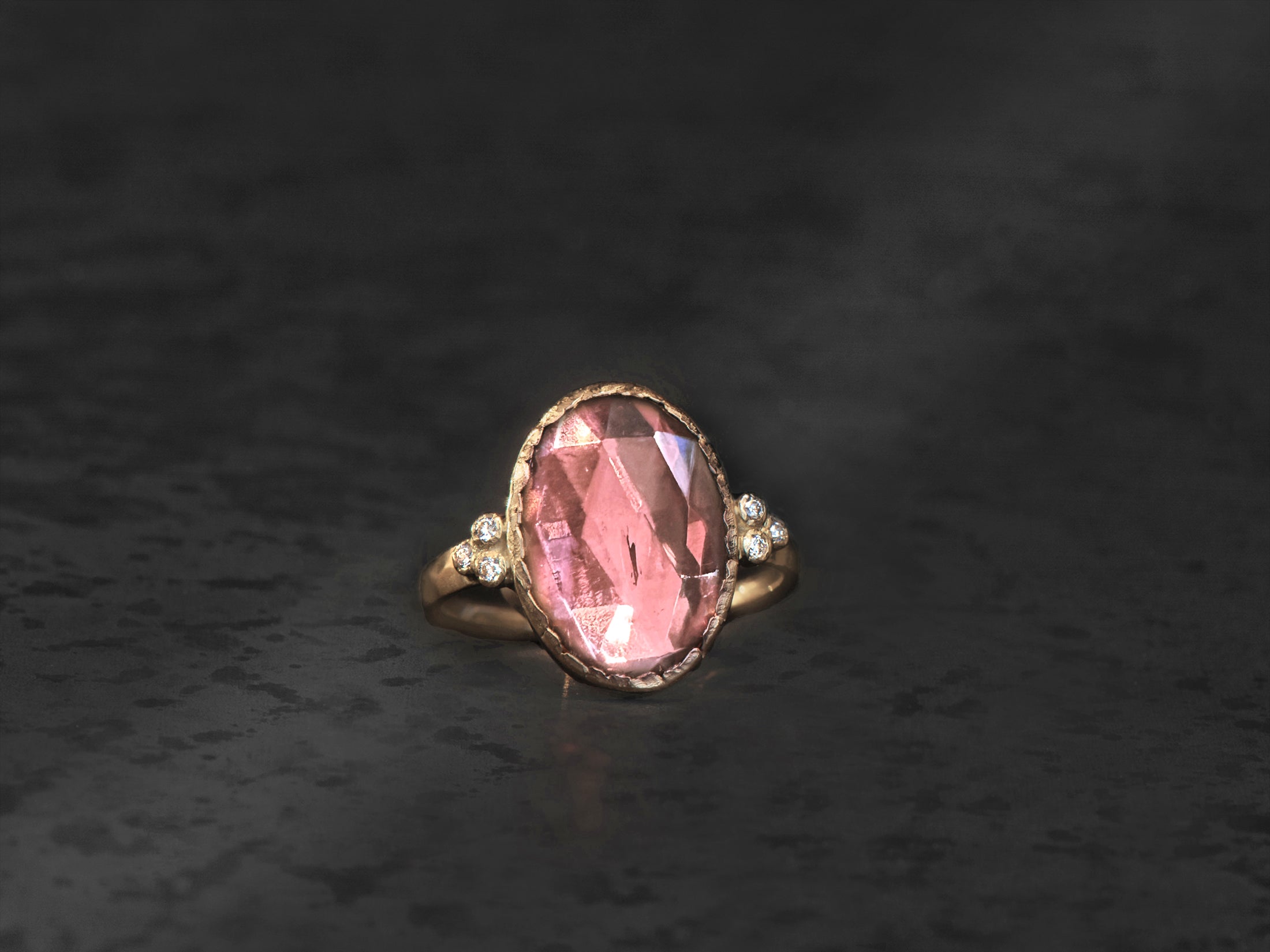 Bague Queen diamant blanc tourmaline rose 4,9cts or jaune – bijou artisanal signé Emmanuelle Zysman