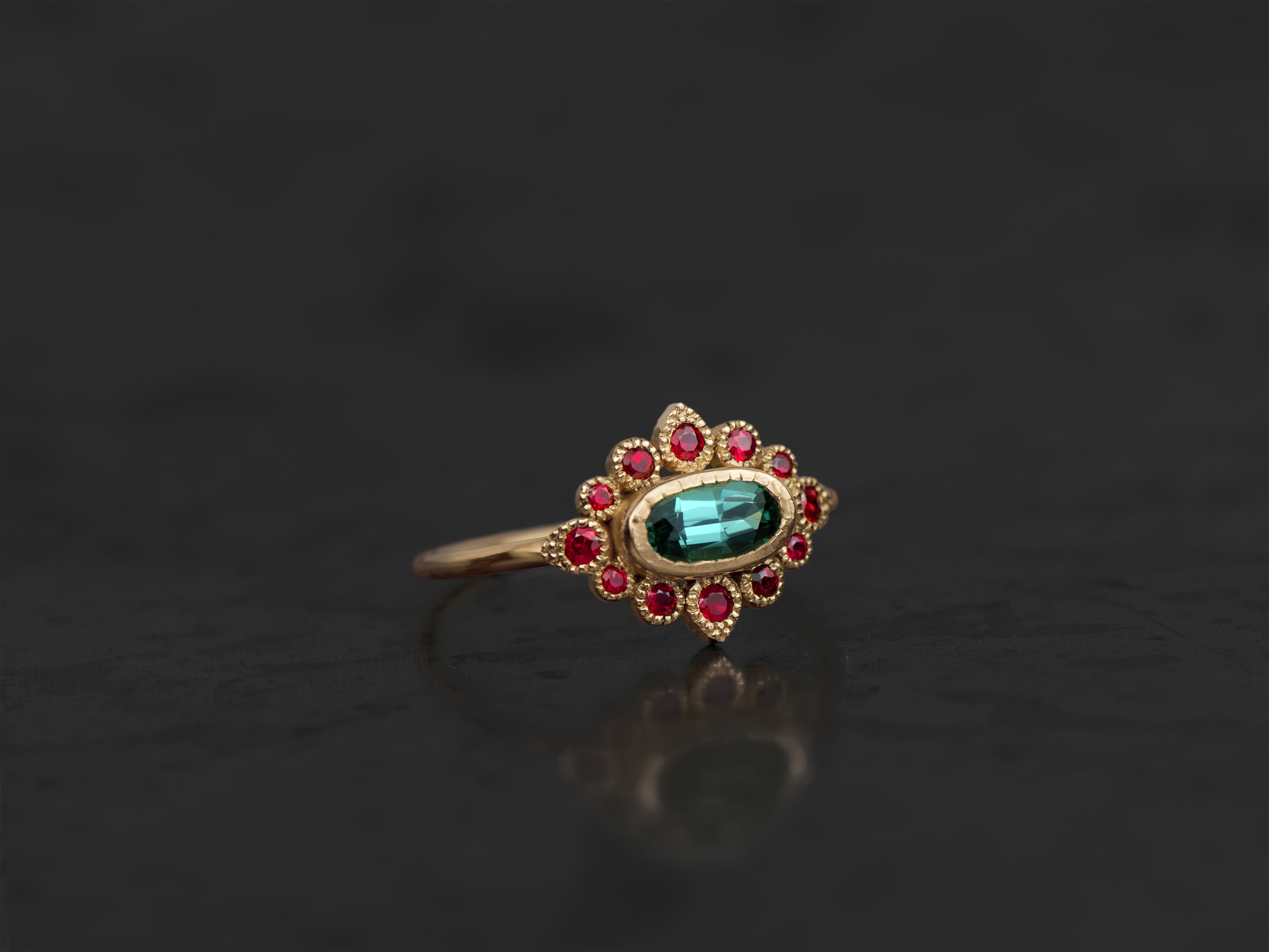 Bague Sagan tourmaline taillée bleue 0,52cts et rubis or jaune
