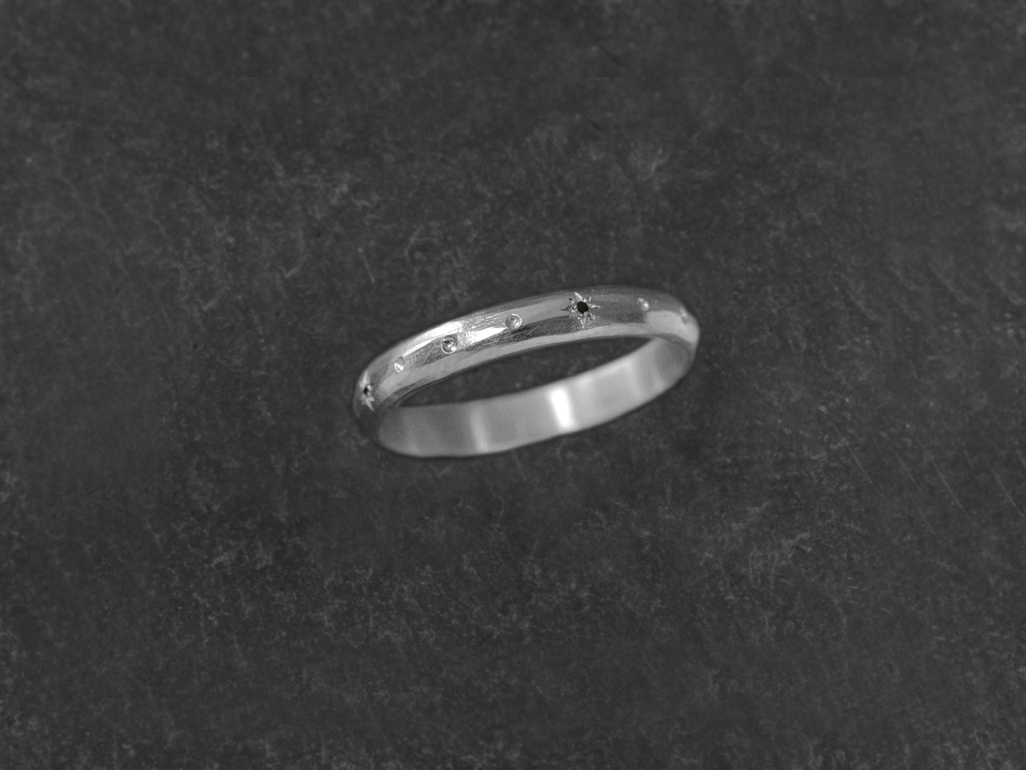 Bague Stella argent diamant noir homme — bijou signature Emmanuelle Zysman en argent ou vermeil, élégant et intemporel