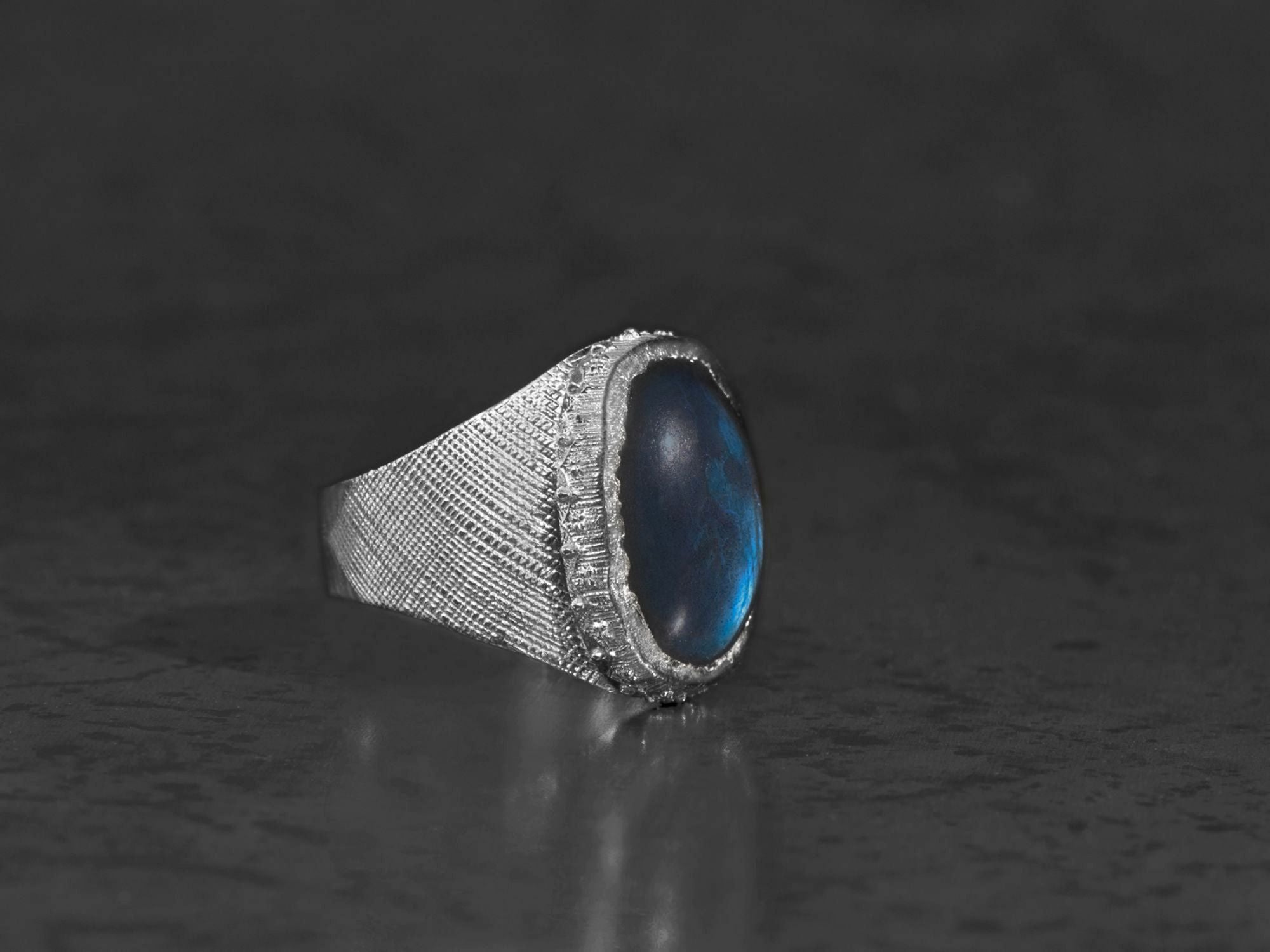 Bague Syracuse labradorite argent ovale — bijou signature Emmanuelle Zysman en argent ou vermeil, élégant et intemporel