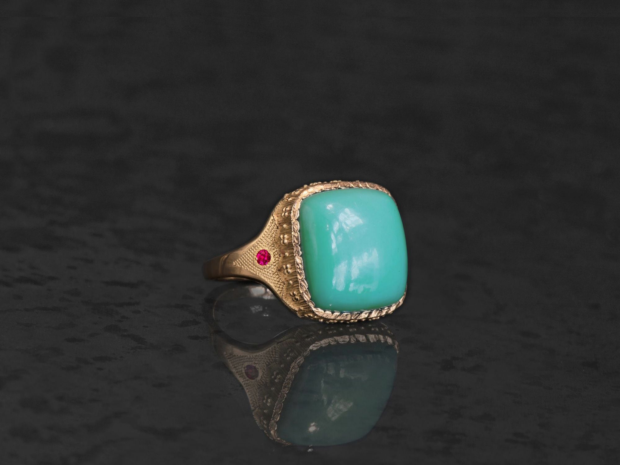 Bague Syracuse turquoise 11cts et rubis or jaune – bijou artisanal signé Emmanuelle Zysman