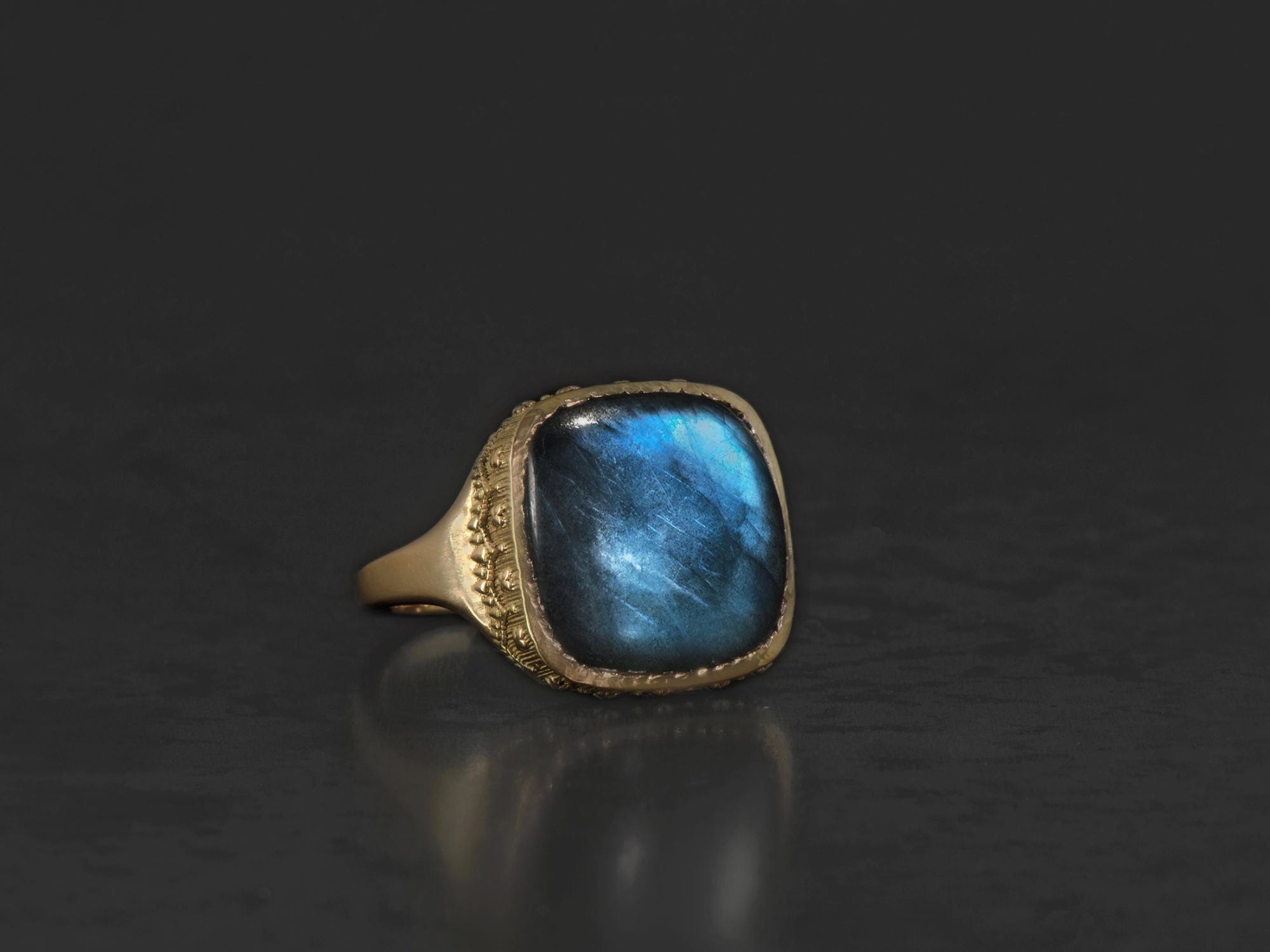 Bague Syracuse Vermeil Labradorite grise coussin — bijou signature Emmanuelle Zysman en argent ou vermeil, élégant et intemporel