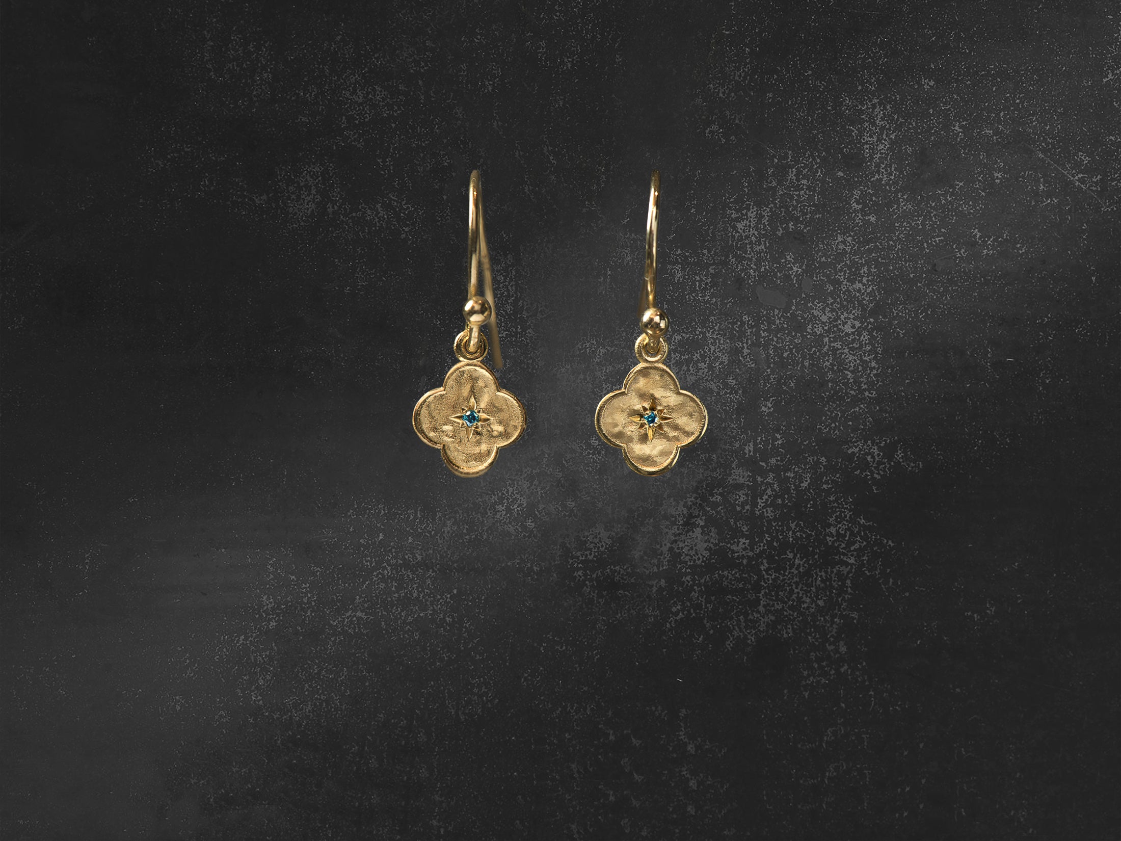 Boucles d’oreilles Baby amor vermeil et diamant bleu – bijou artisanal signé Emmanuelle Zysman