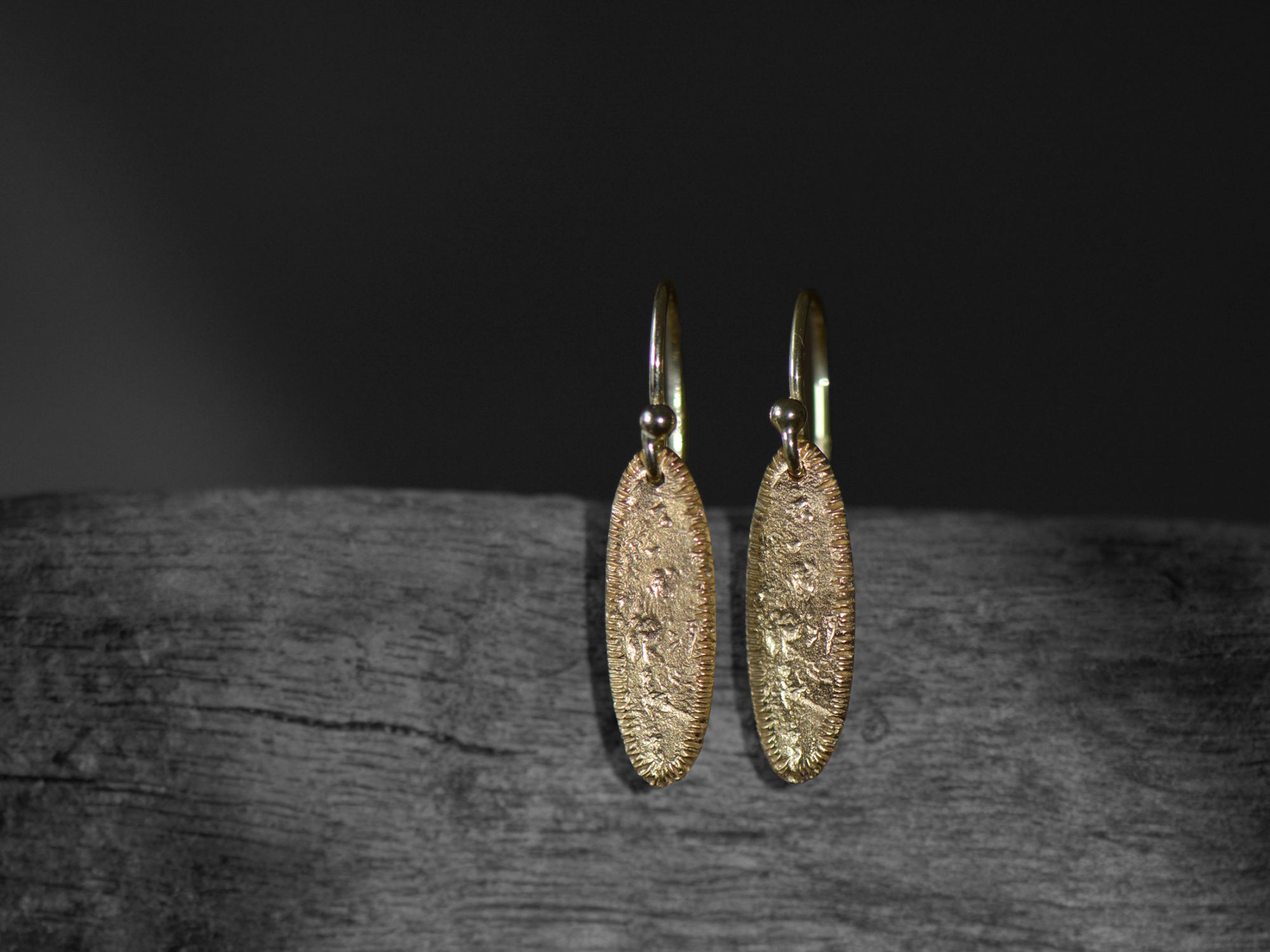 Boucles d’oreilles Blanche Ellipse plaqué or – bijou artisanal signé Emmanuelle Zysman