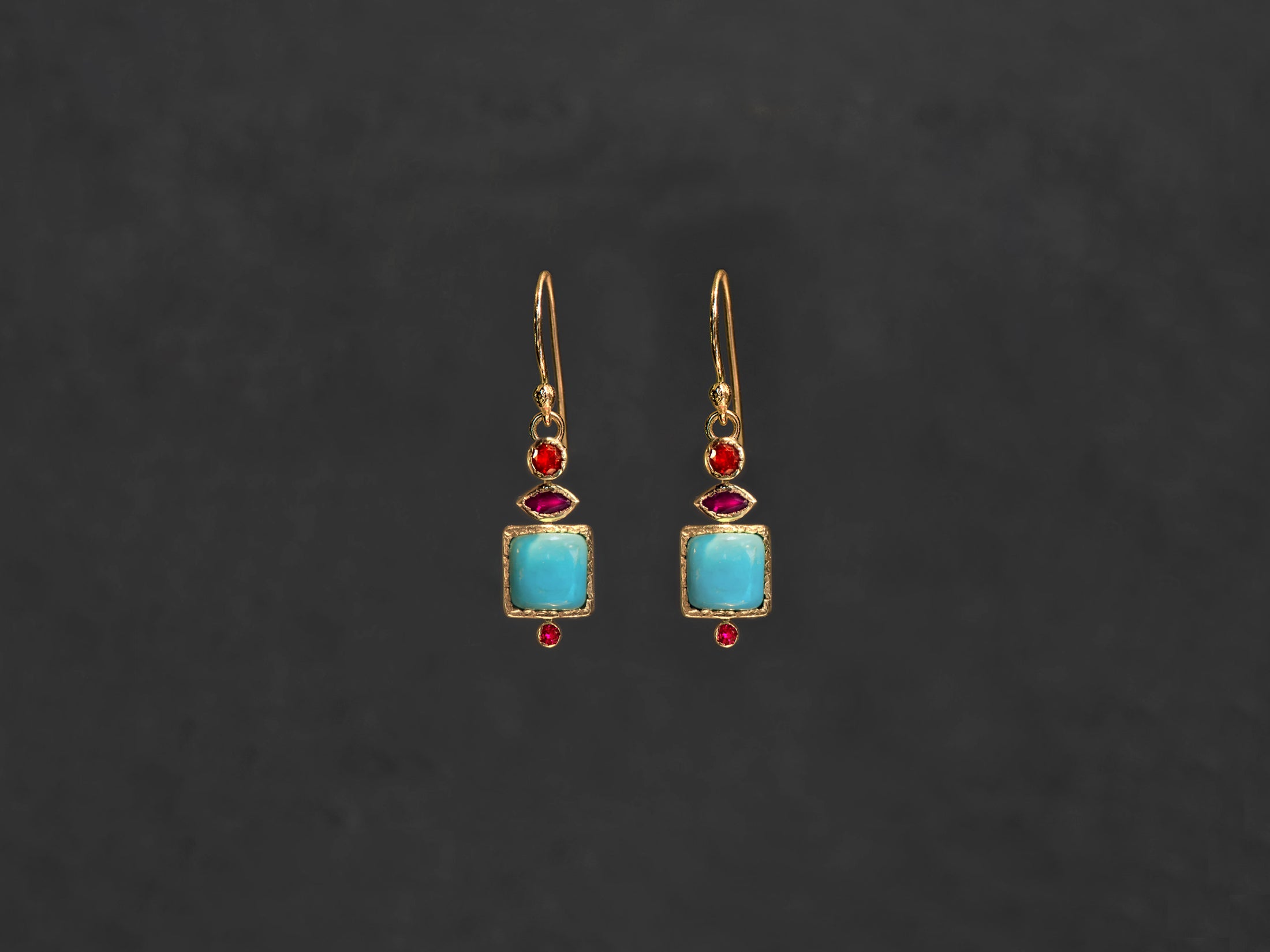 Boucles d’oreilles Tutti Frutti turquoise, rubis et opale de feu, or jaune – bijou artisanal signé Emmanuelle Zysman