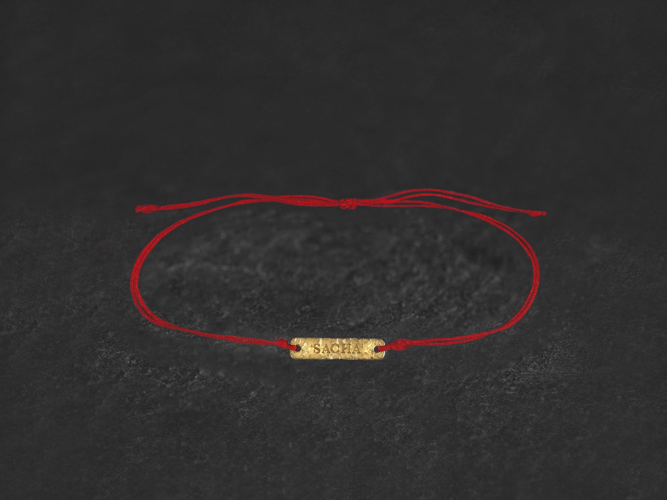 Bracelet de naissance martelé Baby Amor ID or jaune — bijou signature Emmanuelle Zysman en argent ou vermeil, élégant et intemporel