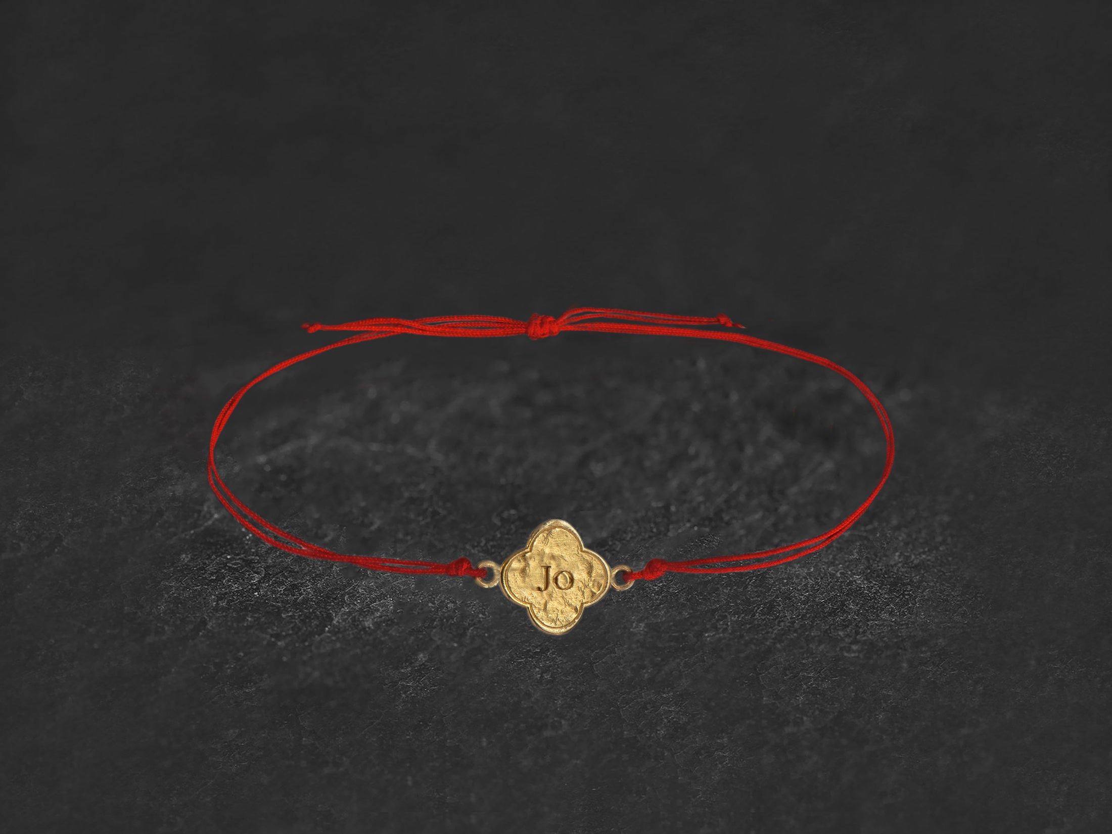 Bracelet Baby Amor MM 2 lettres or jaune — bijou signature Emmanuelle Zysman en argent ou vermeil, élégant et intemporel