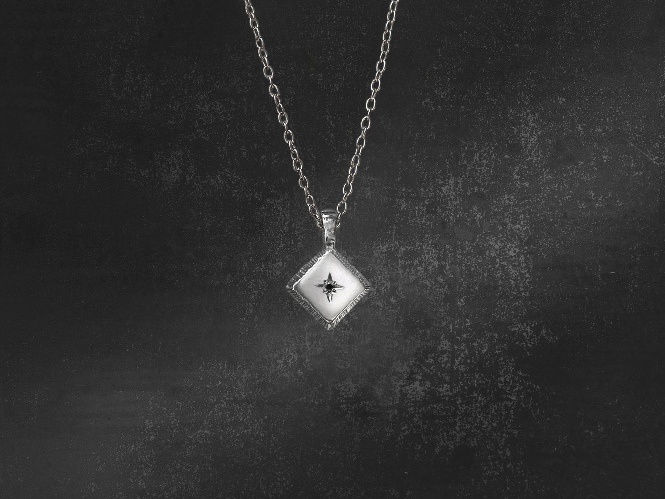 Collier Adama diamant noir or blanc — bijou signature Emmanuelle Zysman en argent ou vermeil, élégant et intemporel