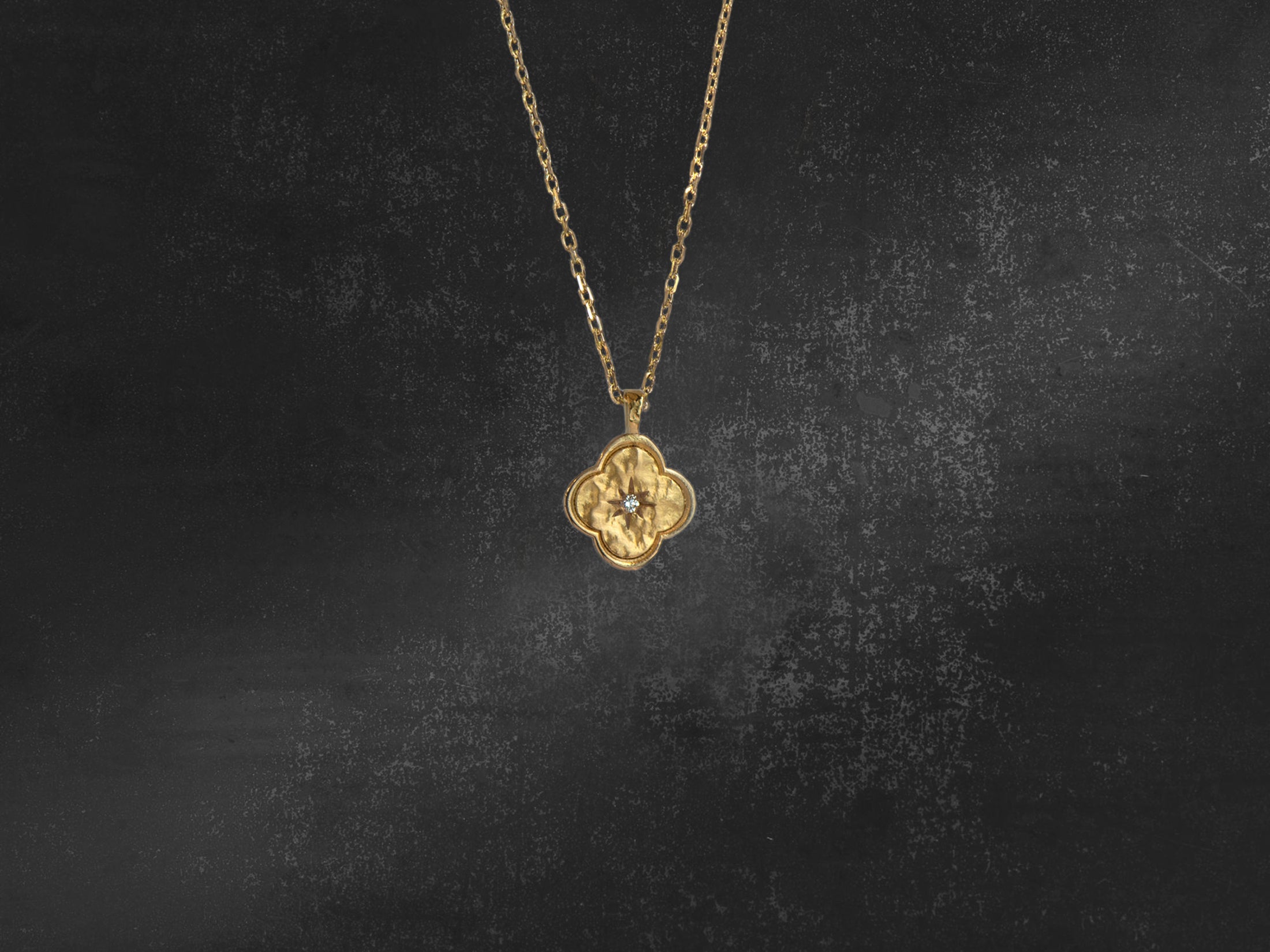 Collier Baby Amor PM diamant blanc or jaune – bijou artisanal signé Emmanuelle Zysman