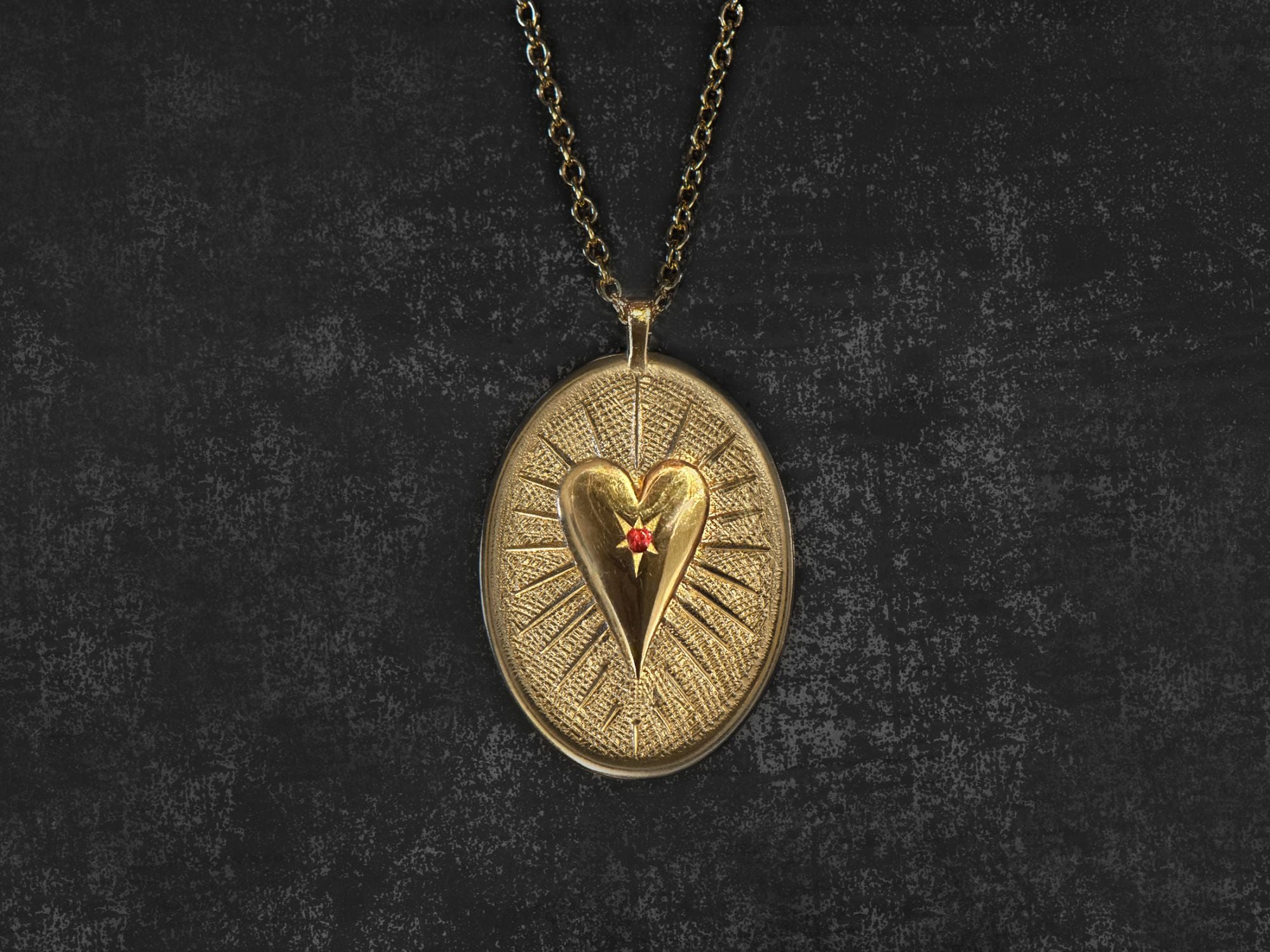 Collier Dracones ovale rubis or jaune – bijou artisanal signé Emmanuelle Zysman