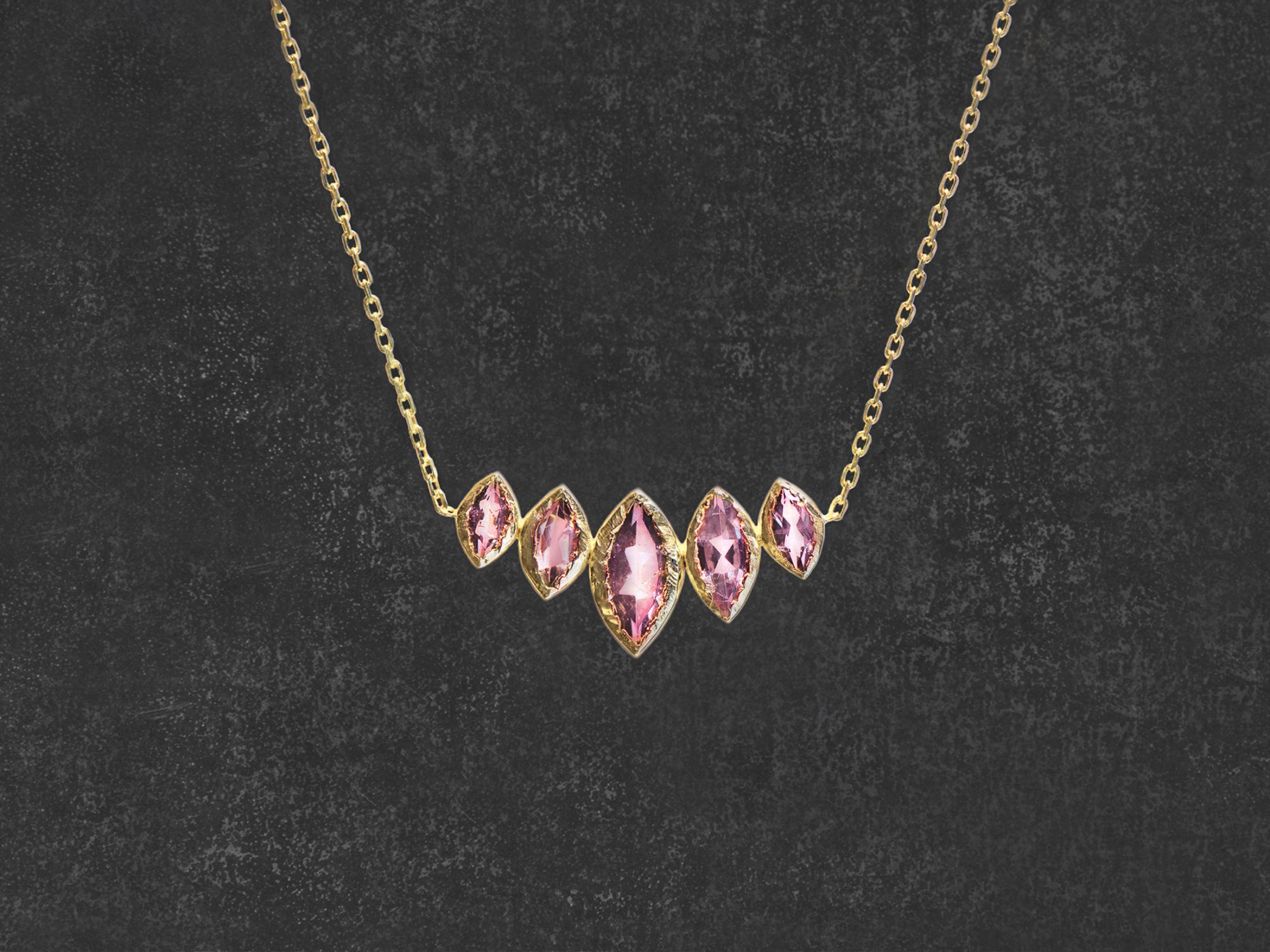 Collier India Song tourmaline rose 0,84cts or jaune – bijou artisanal signé Emmanuelle Zysman