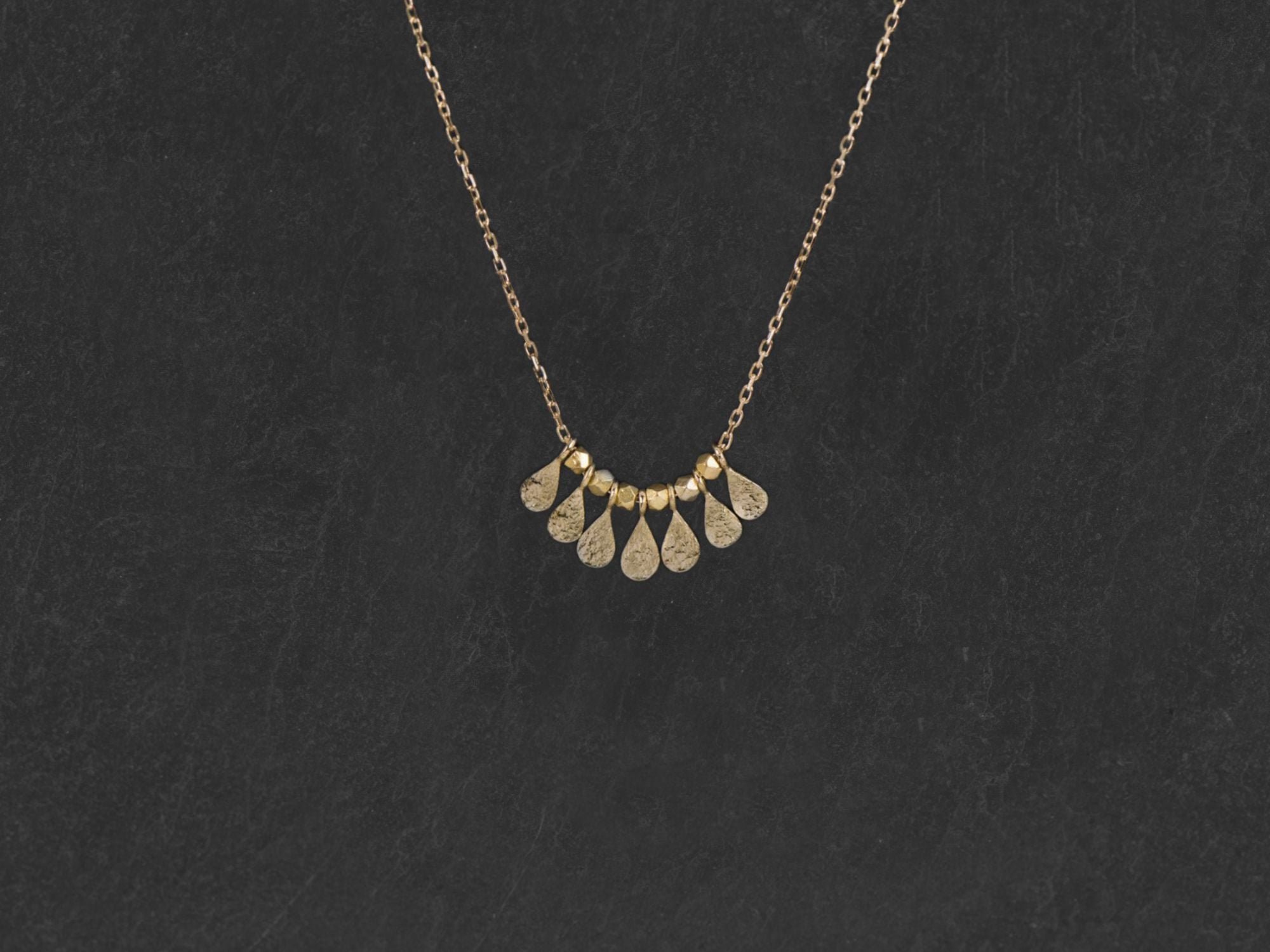 Collier Java or jaune – bijou artisanal signé Emmanuelle Zysman