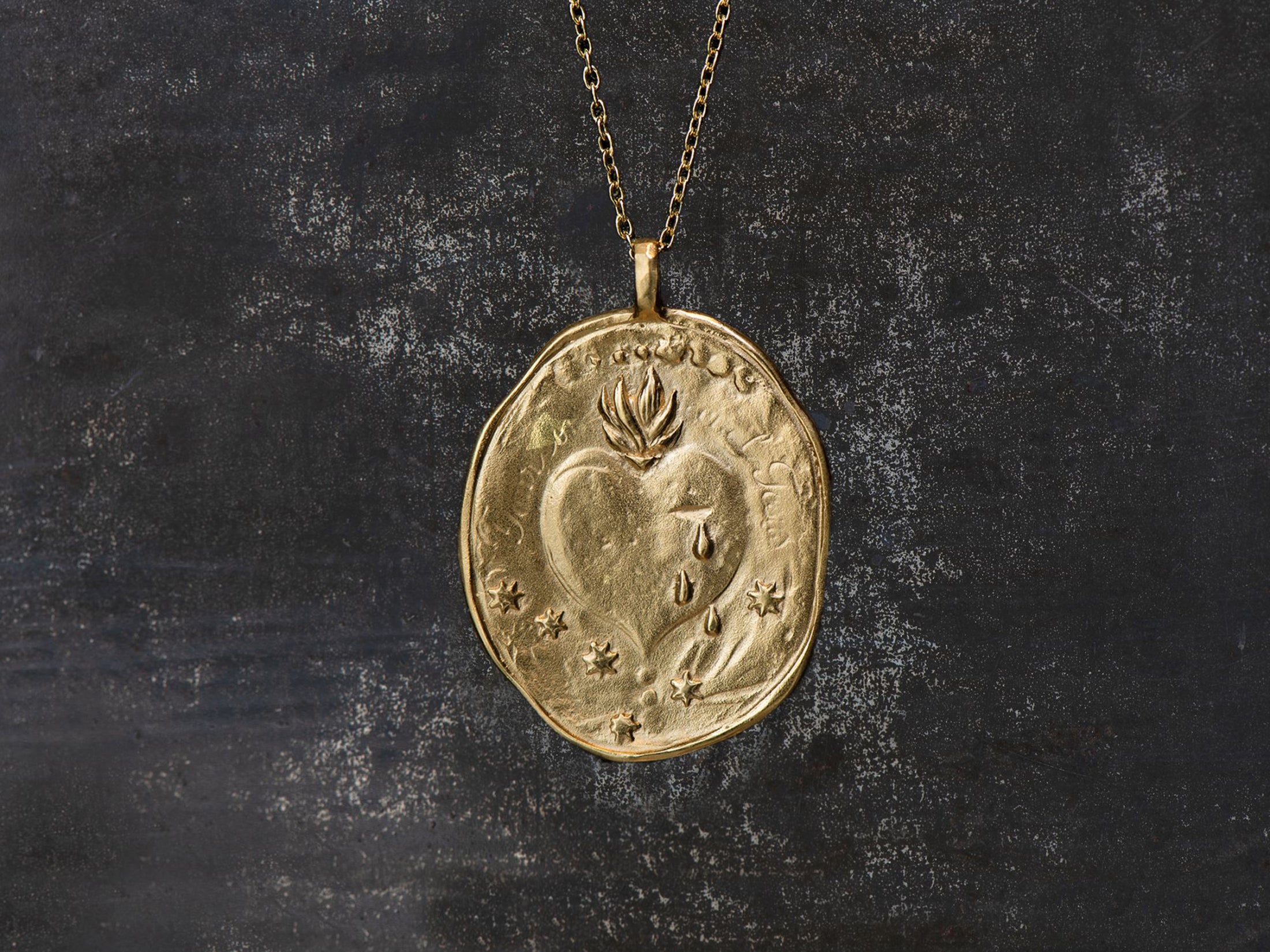 Collier Personal Jesus or jaune – bijou artisanal signé Emmanuelle Zysman