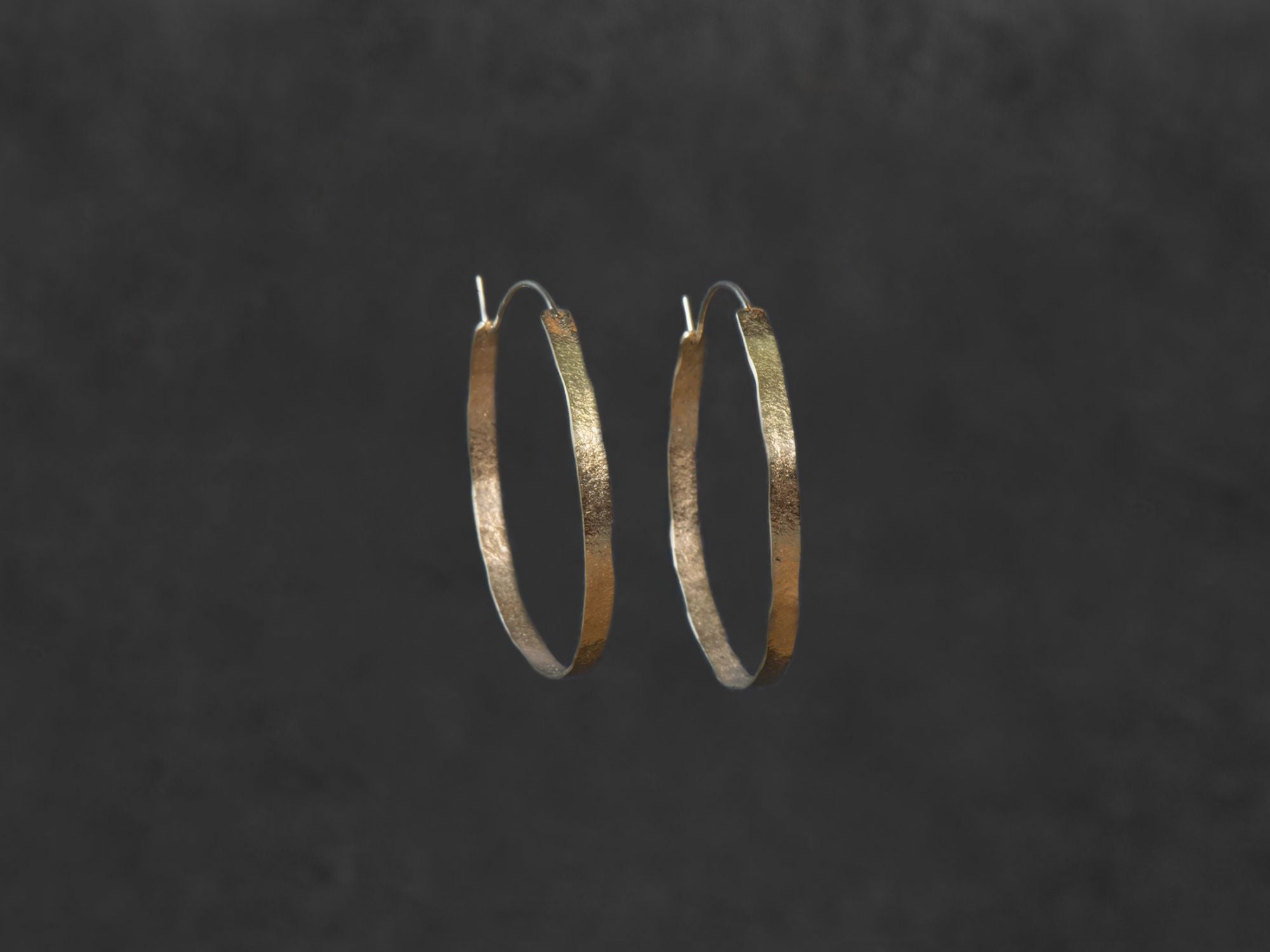 Creoles Shan MM Large Or jaune – bijou artisanal signé Emmanuelle Zysman