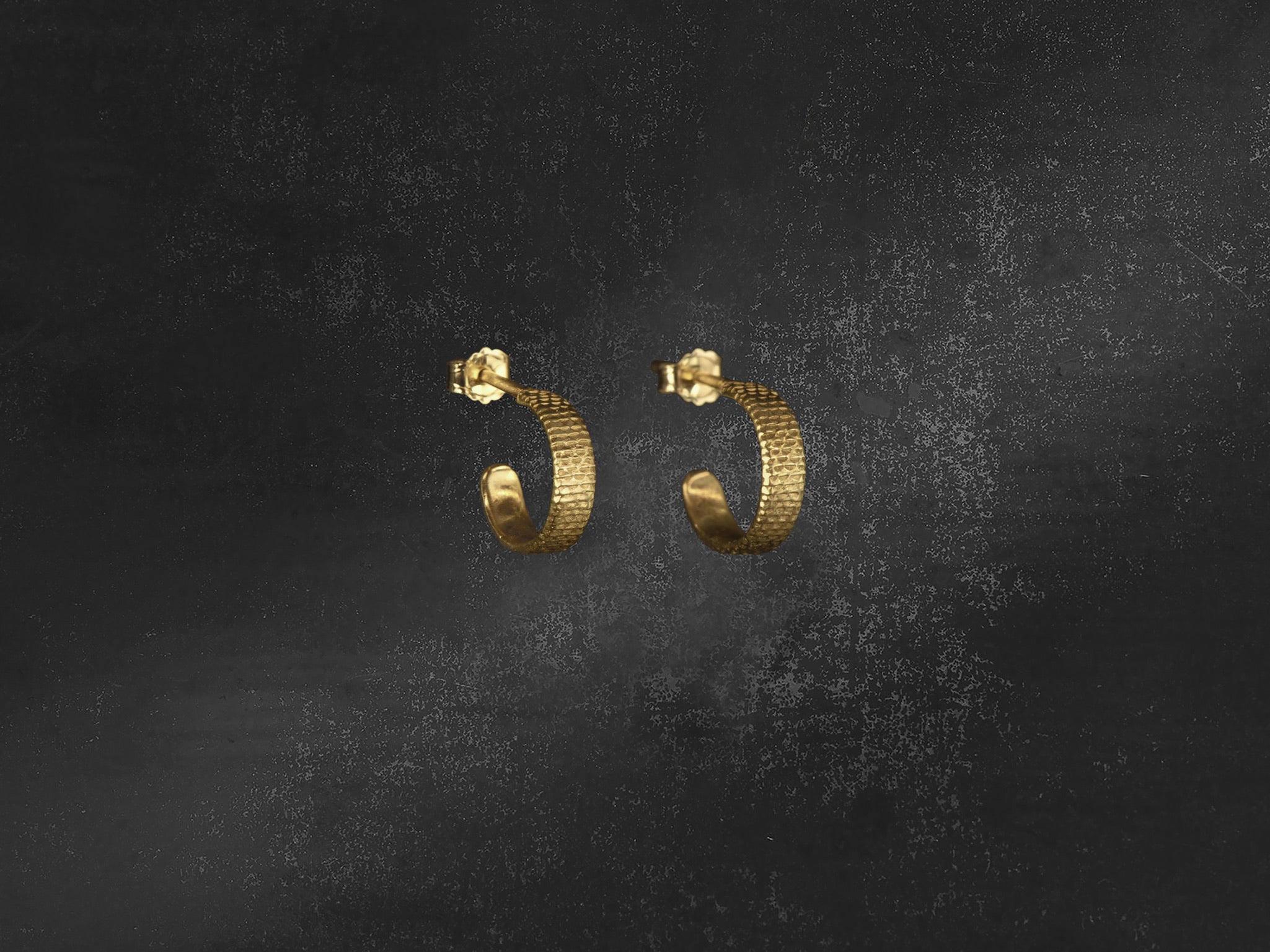 Mini Téthys hoop earring (by the unit)