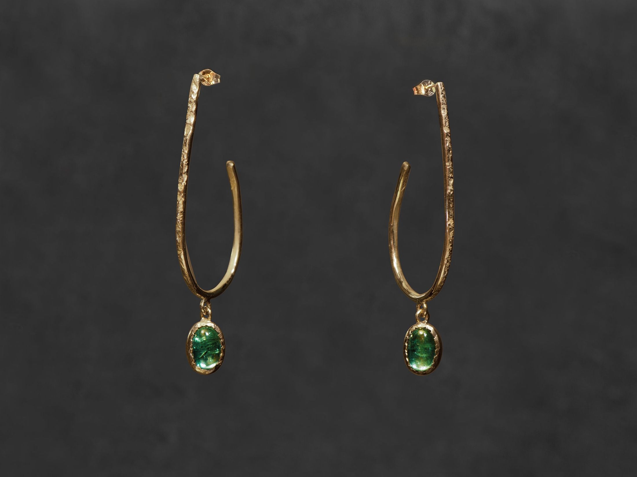 Créoles Ludmila or jaune pendentif ovale tourmaline verte – bijou artisanal signé Emmanuelle Zysman