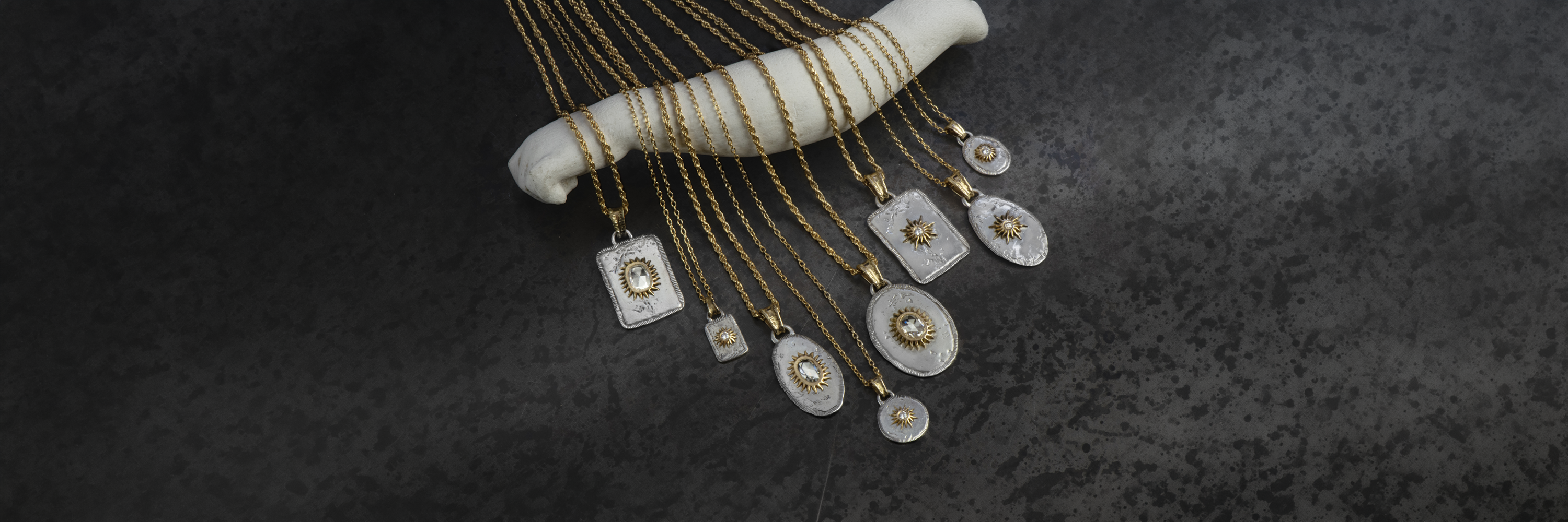 Bijou Solis Lux, soleil d'or serti de diamants sur argent texturé, Emmanuelle Zysman