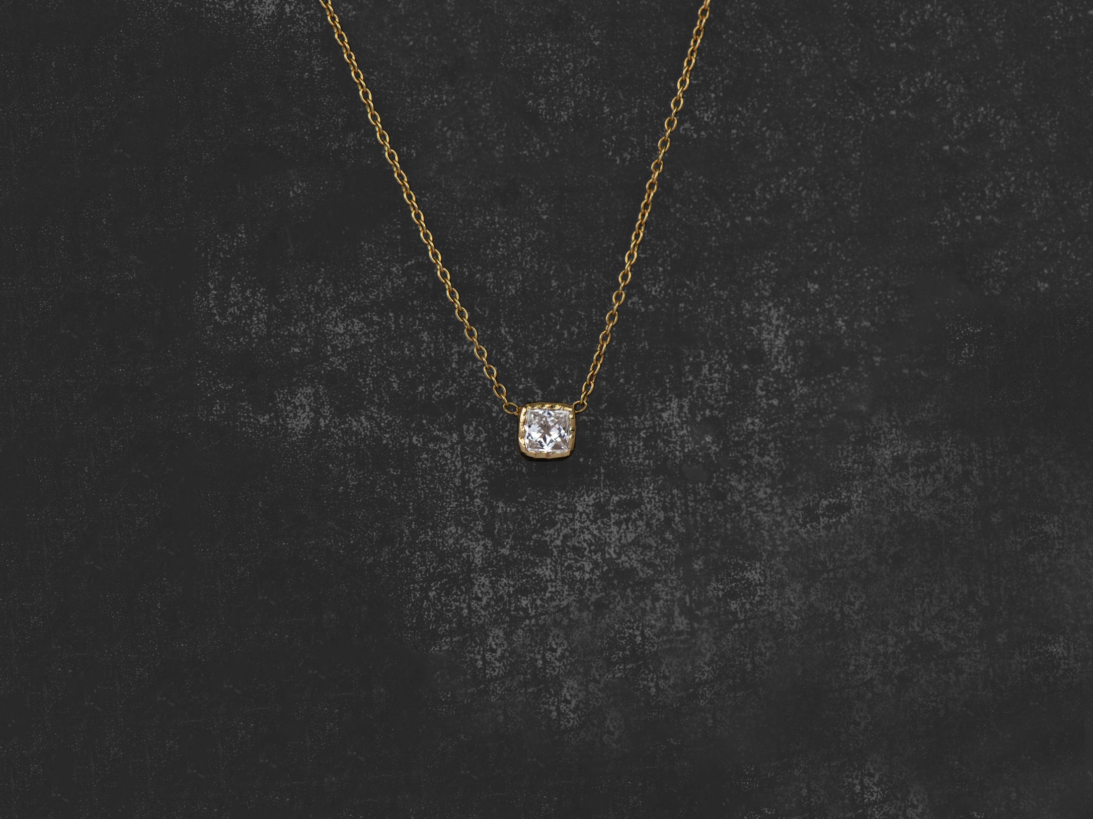 Collier ice cube or jaune diamant coussin 0,29cts