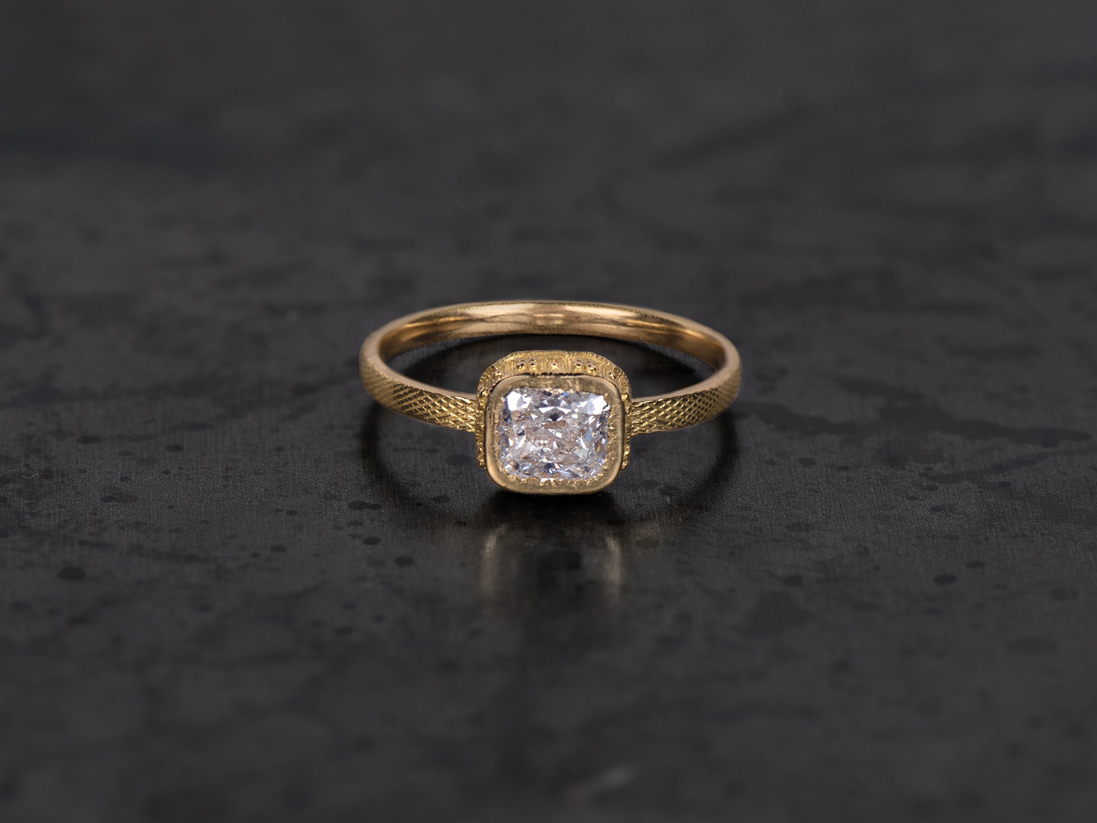 Bague Syracuse diamant coussin 1,01cts or jaune