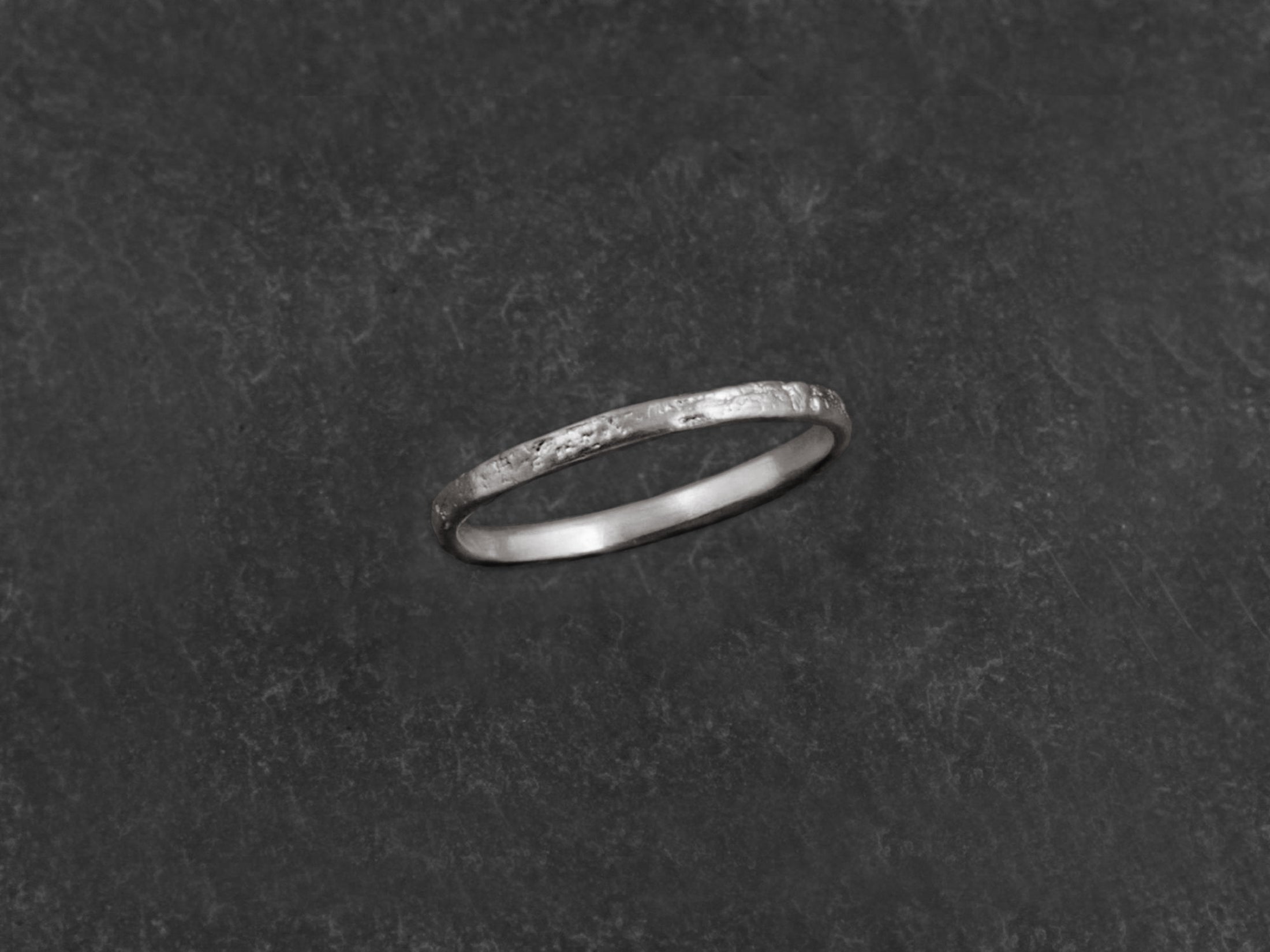 Bague Mon Chéri martelé pierre platine