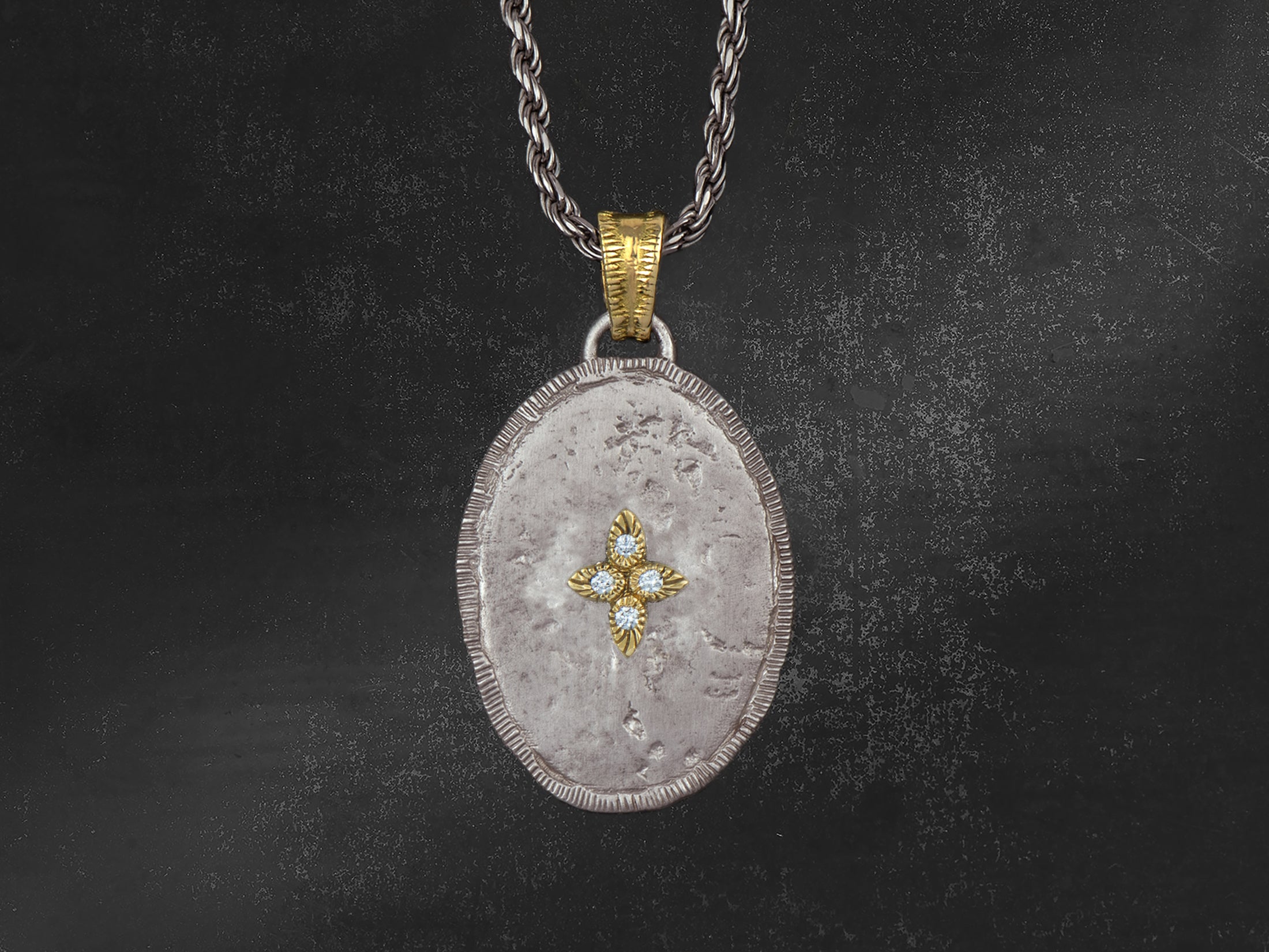 Pendentif Solis Lux ovale MM étoile diamant